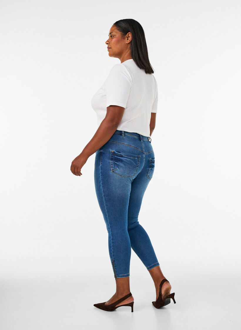 Gecropte Amy jeans met ritssluiting details, Blauw, Model image number 2