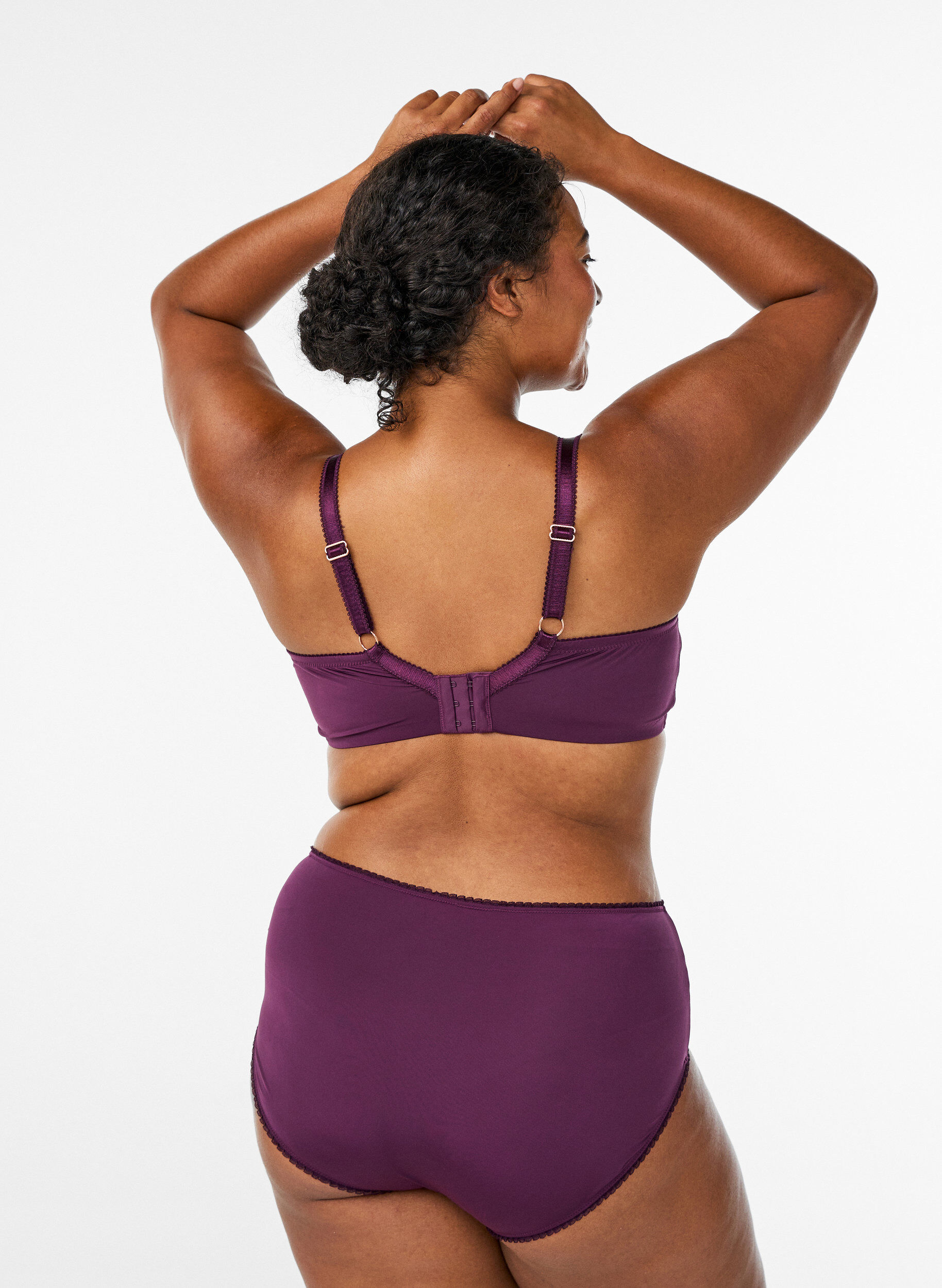 ZizziGewatteerde beha met bloemenborduursel, Paars, Model image number 2