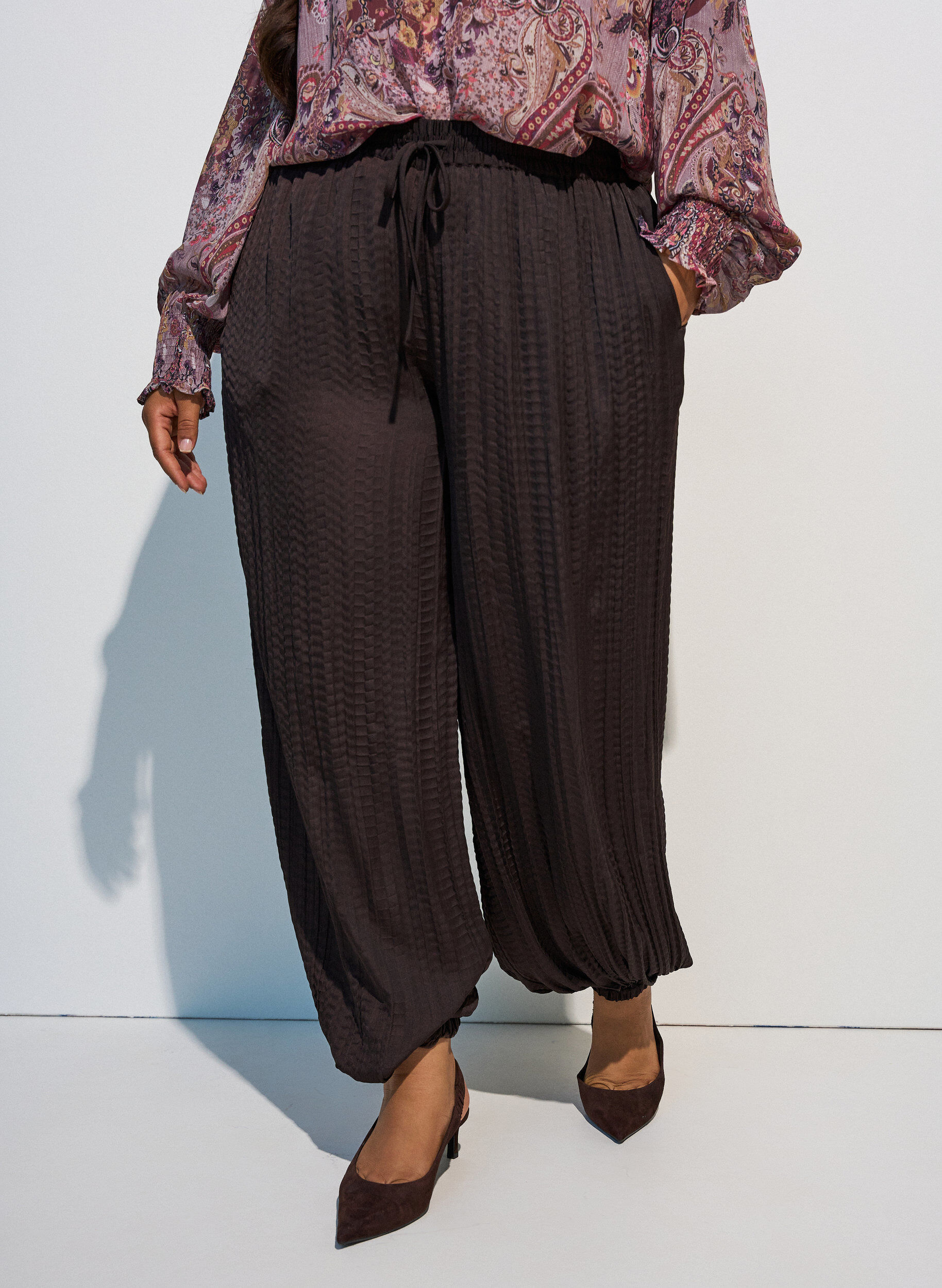 ZizziBallonbroek met structuur en elastische taille, Bruin, Model image number 2