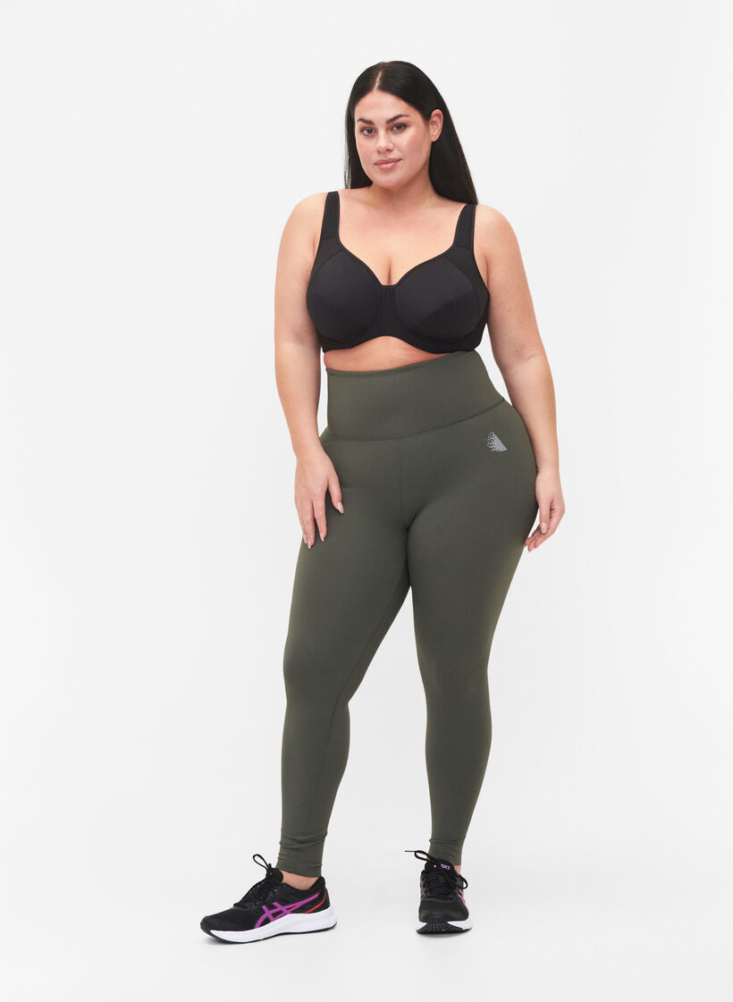 CORE, HIGH SUPPORT WIRE BRA - Sportbeha met beugel, Zwart, Model image number 1