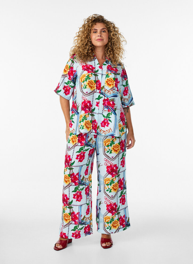 Shirtblouse met mouwen tot aan de ellebogen en kleurrijke print, Blauw, Model