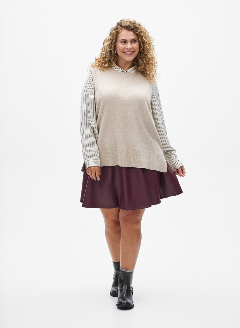 Gebreid vest met geribbelde randen, Simply Taupe Mel., Model