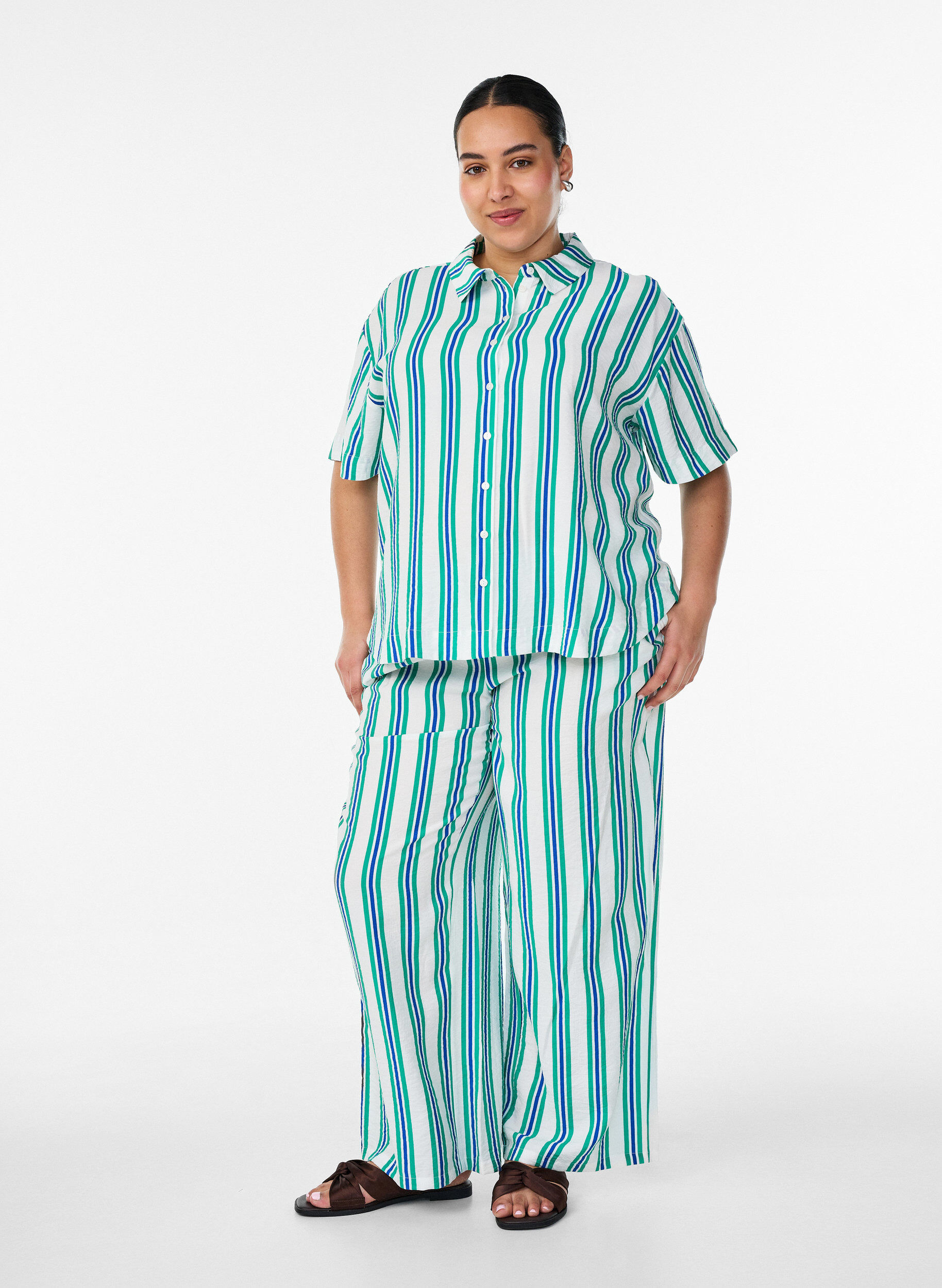 ZizziPantalon ray&eacute; &agrave; taille haute et jambes larges, Vanille, Model image number 1