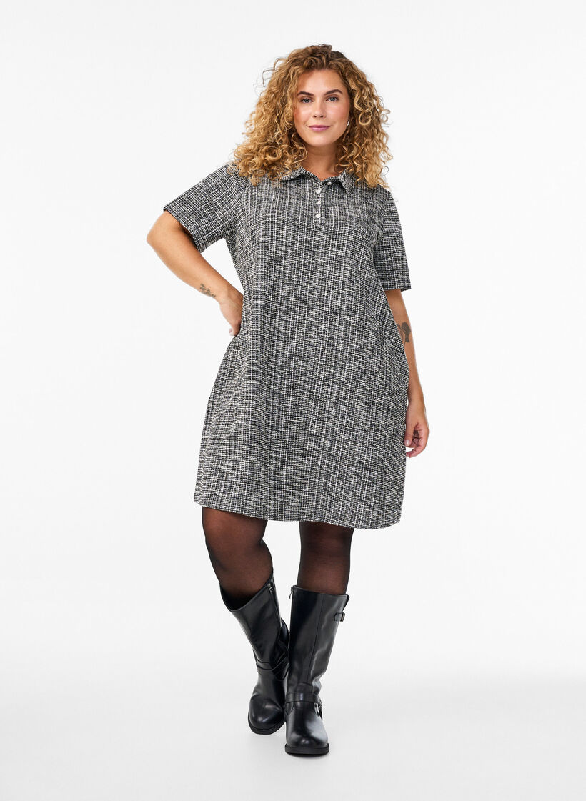 Korte jurk in gestructureerde jersey met een grafisch ruitpatroon, Off White Check, Model