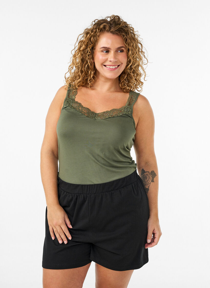 Viscose top met kanten rand, Groen, Model image number 0