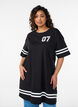 Robe T-shirt courte avec d&eacute;tails sportifs, Noir, Model image number 0