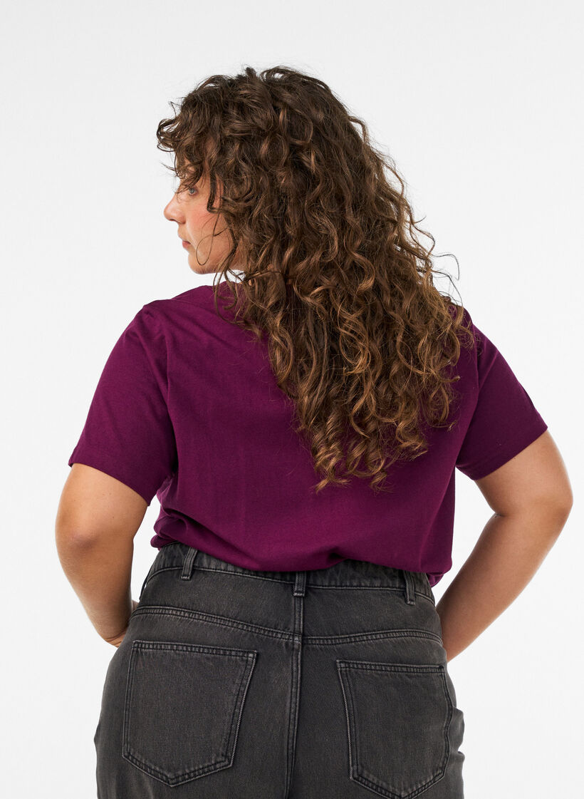 T-shirt van biologisch katoen met velourstekst, Paars, Model image number 2