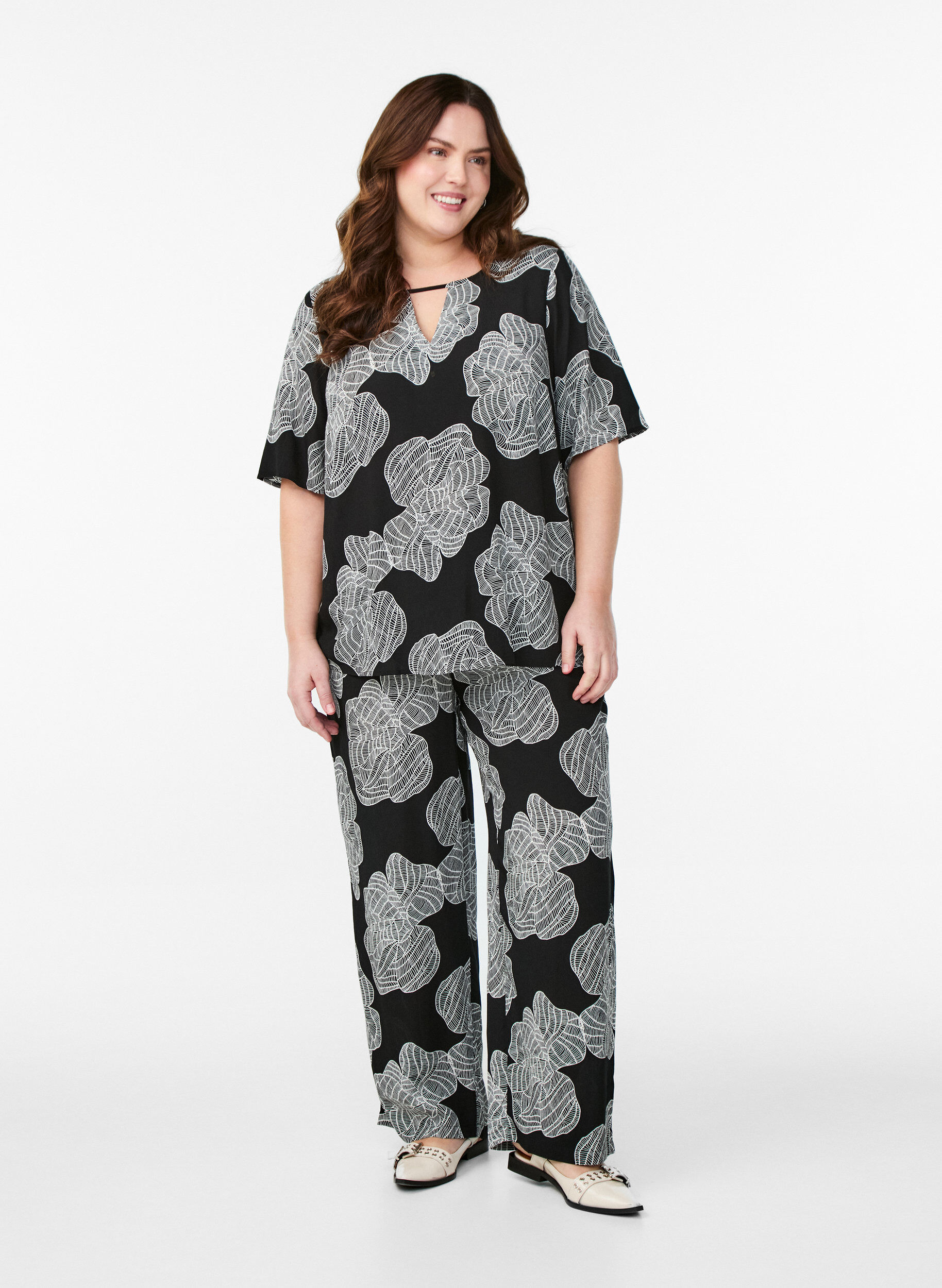ZizziLosvallende viscose broek met print, Zwart, Model image number 0