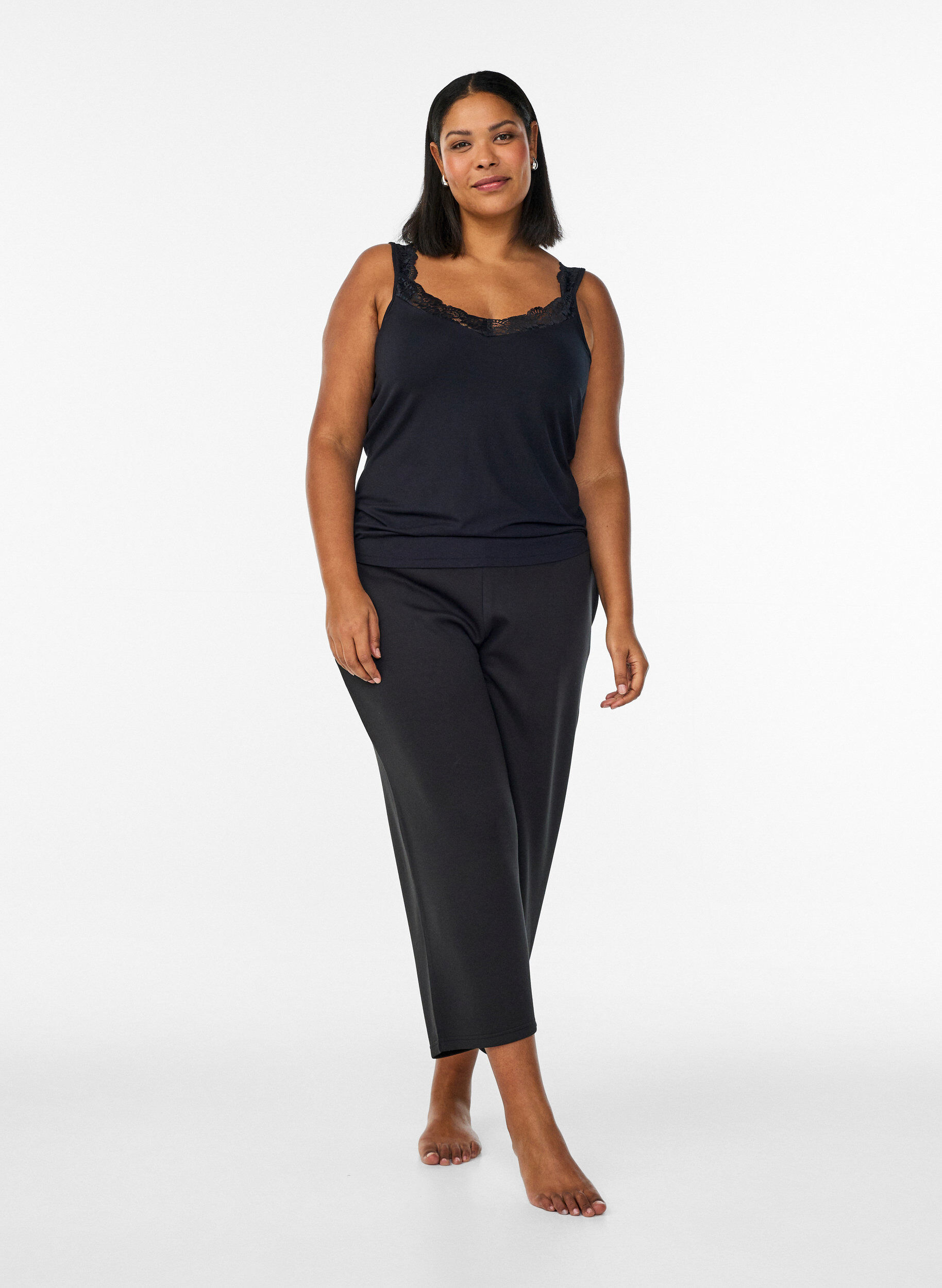 ZizziViscose top met kanten rand, Zwart, Model image number 1