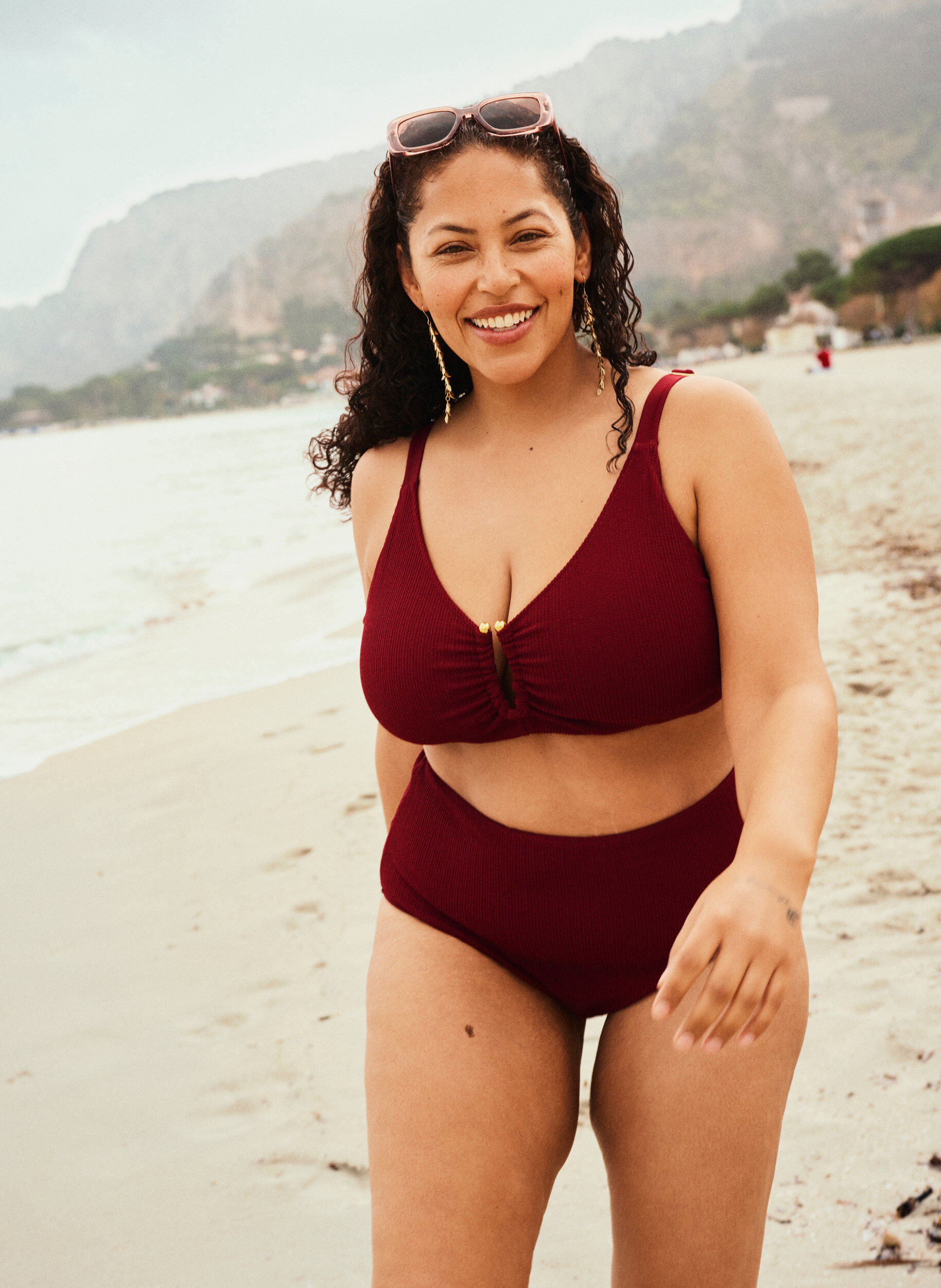 ZizziBikinitop met textuur en goudkleurig detail, Rood, Image image number 0