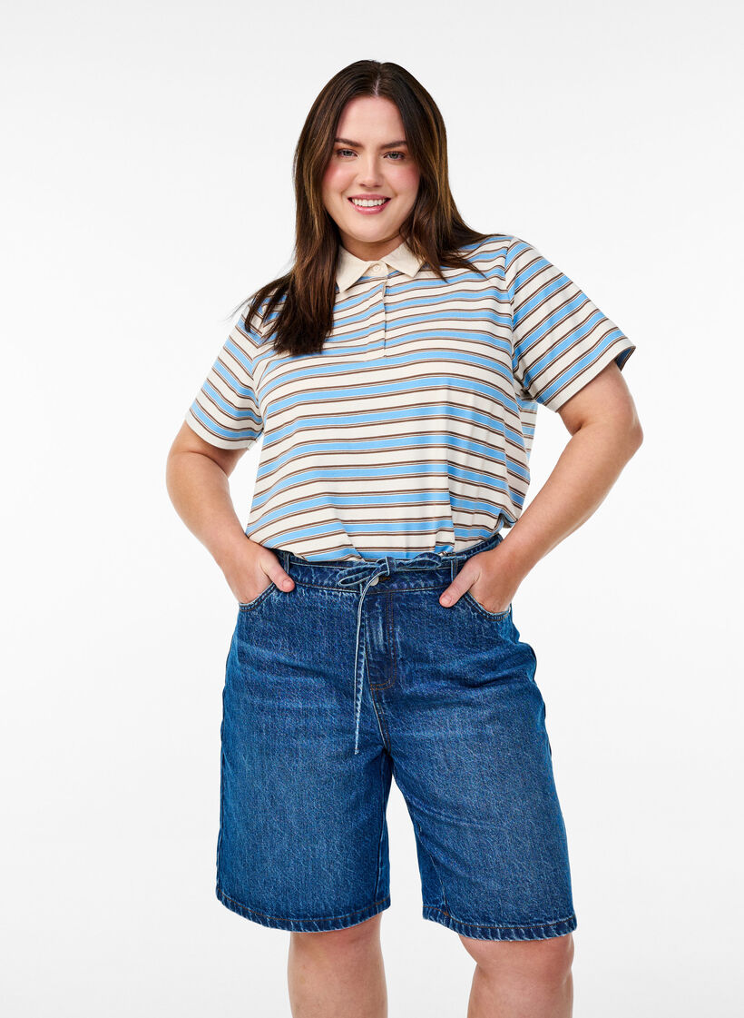 Strakke pasvorm denim shorts met strikriem, Blue Denim, Model