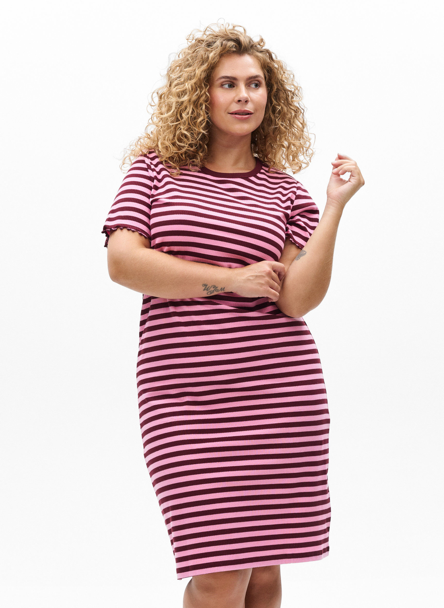 Knie-jurk van ribgebreide jersey in T-shirt stijl, Donker Bordeaux, Model