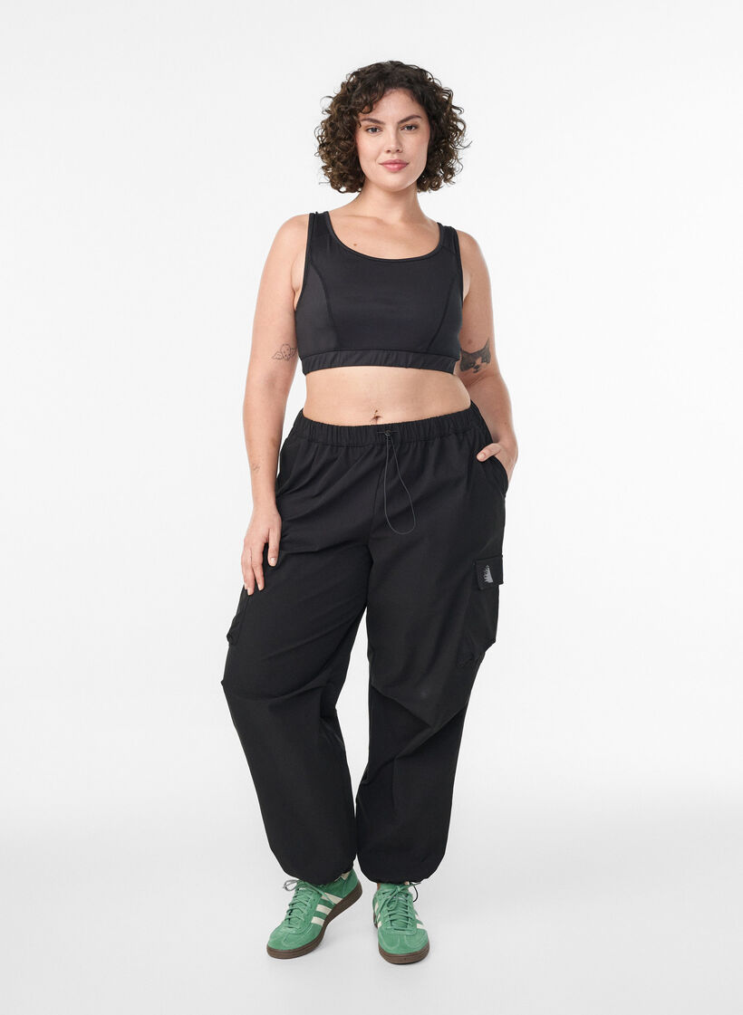 Sport-bh met racerback, Zwart, Model image number 1