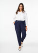 Broek met zakken en sierknopen, Blauw, Model image number 0