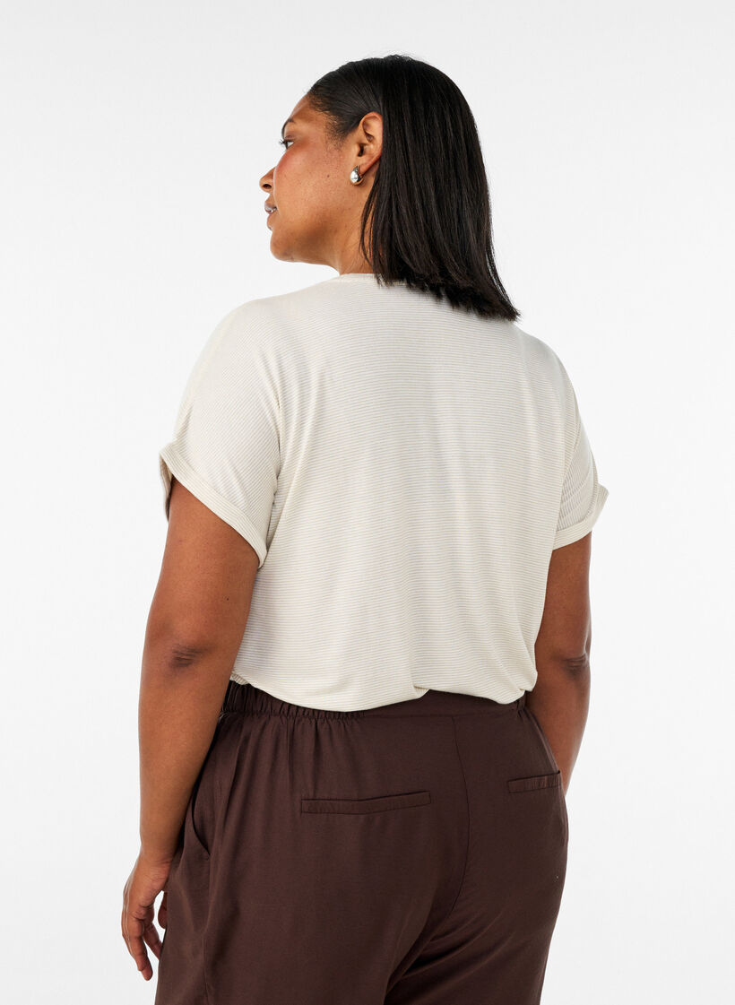 Viscose T-shirt met glitterstrepen, Vanille, Model image number 2