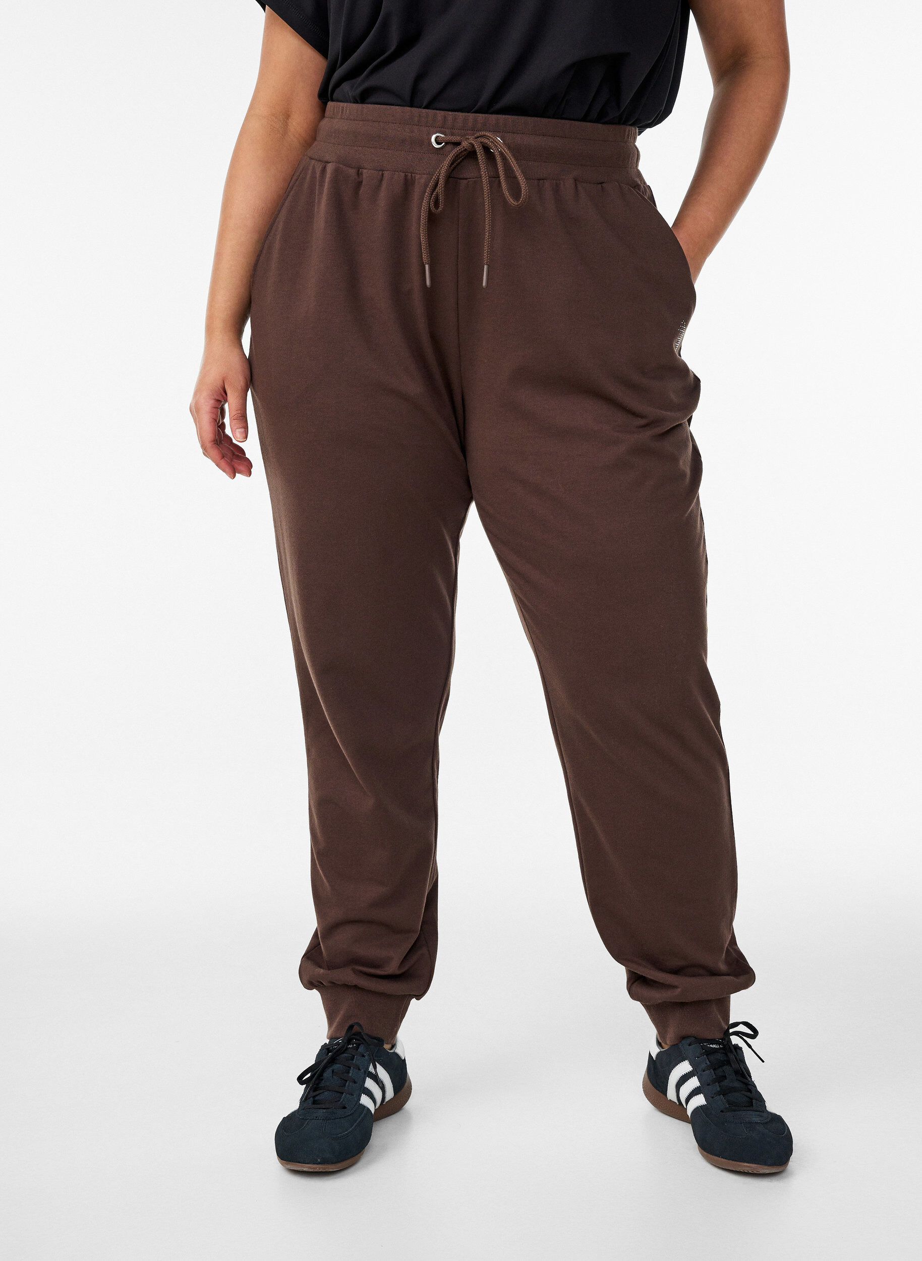 Pantalon de surv&ecirc;tement ample avec poches, Marron, Model