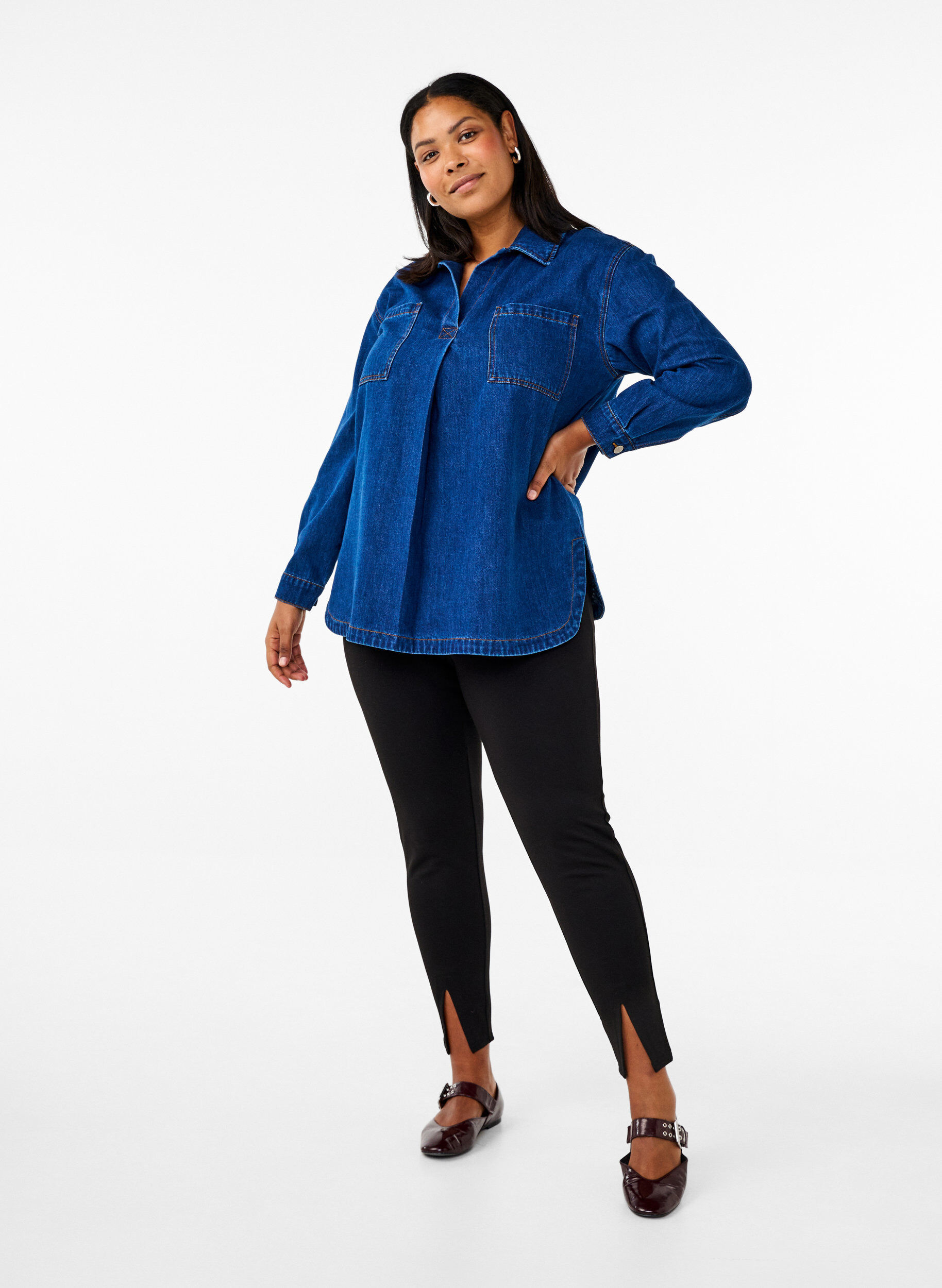 Viscose leggings met een split aan de voorkant, Zwart, Model