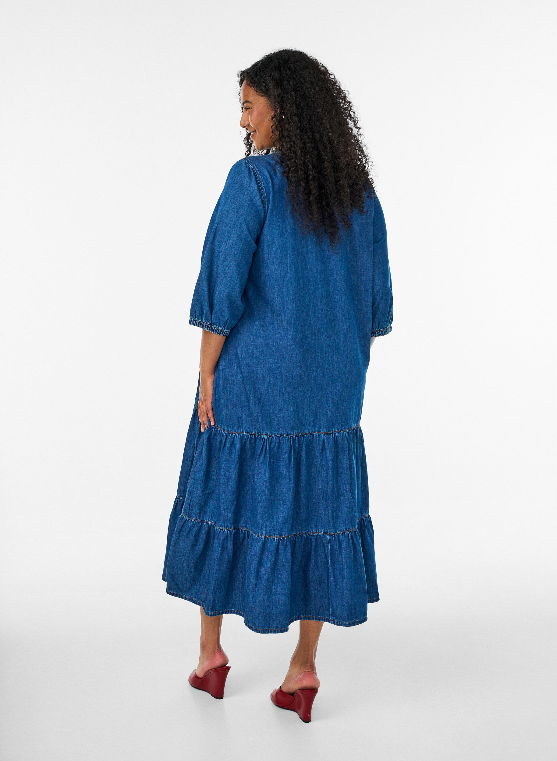 ZizziRobe longue en jean avec volants &eacute;tag&eacute;s, Bleu, Model image number 1