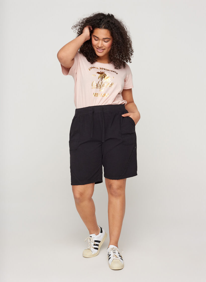 Losse short met zakken in katoen, Black, Model