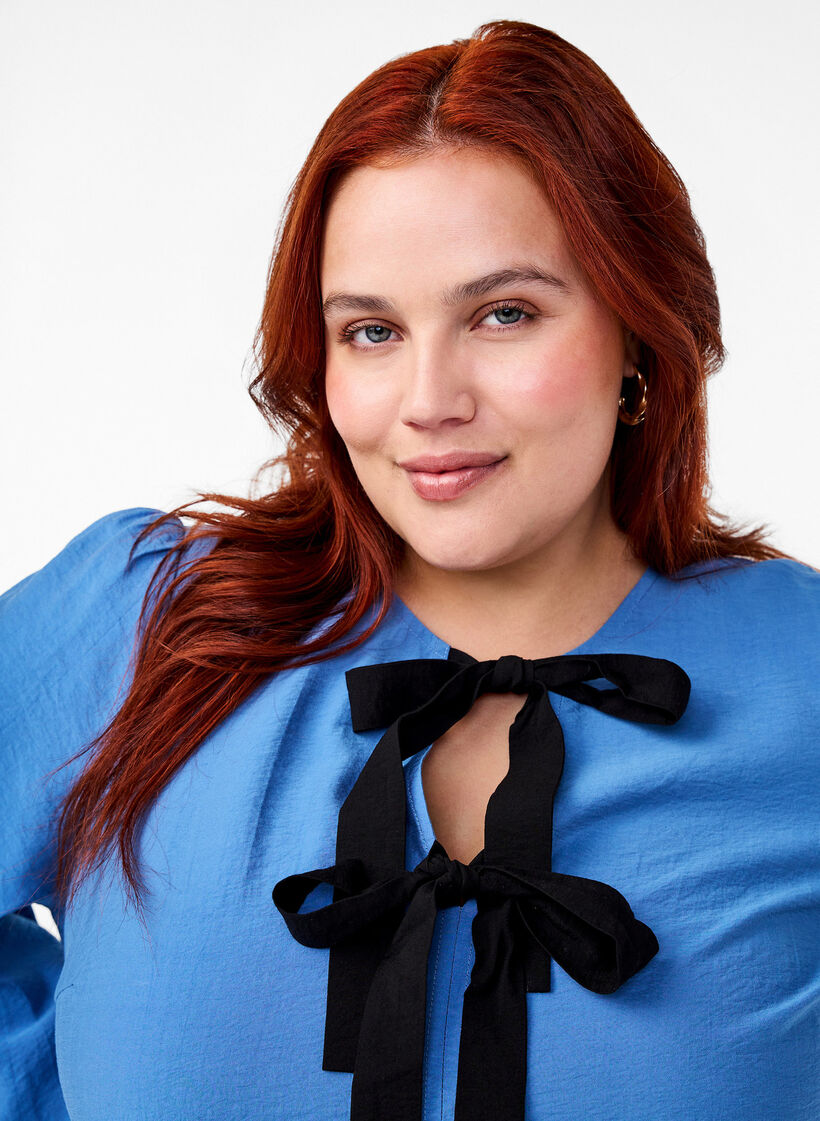 Viscose blouse met strikjes en lange mouwen, Riverside Black Bow, Model image number 2