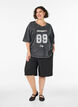 Oversized T-shirt in biologisch katoen met een collegeprint, Zwart, Model image number 1