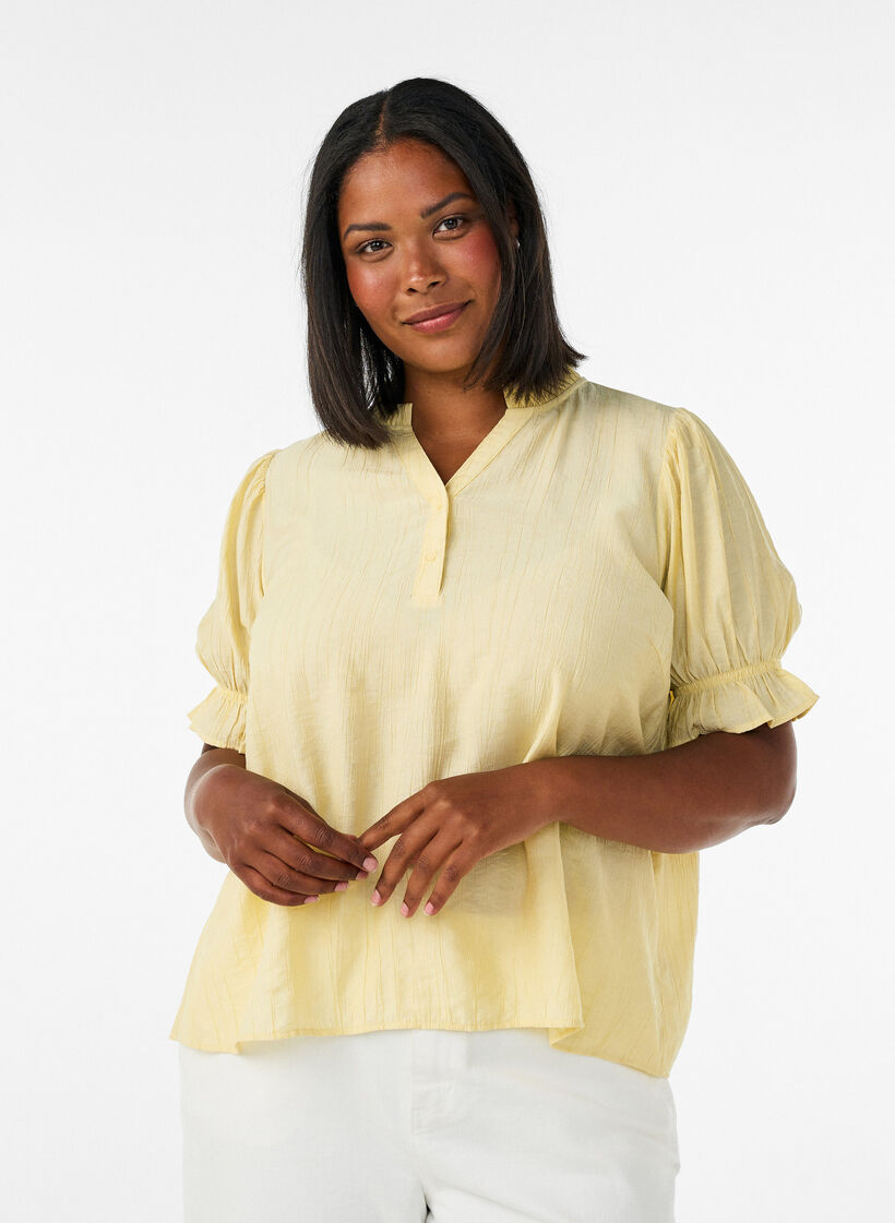 Blouse met korte mouwen in een viscosemix met textuur en ruchesmouwen, Geel, Model image number 0