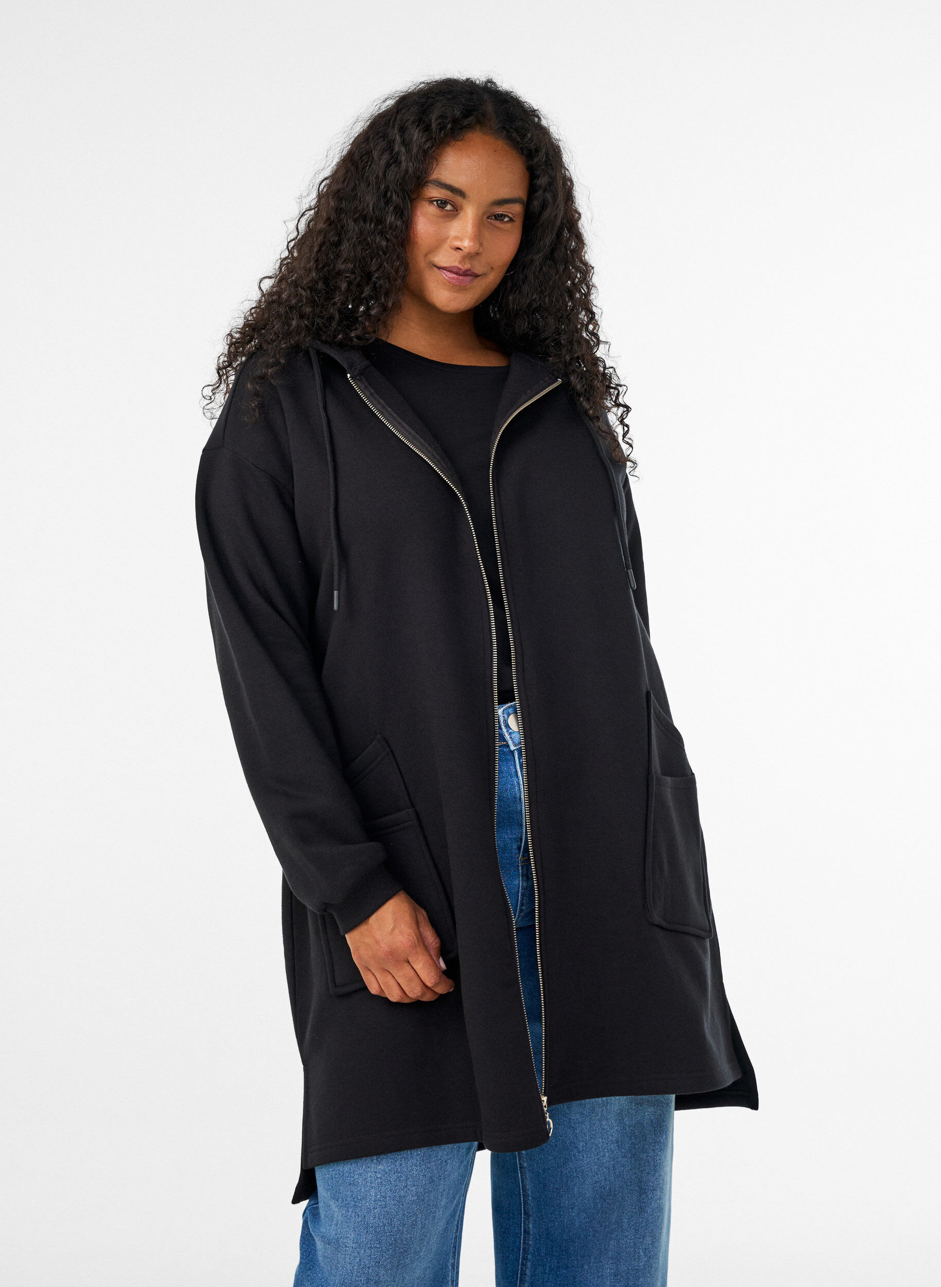 Lang vest met capuchon en ritssluiting, Zwart, Model