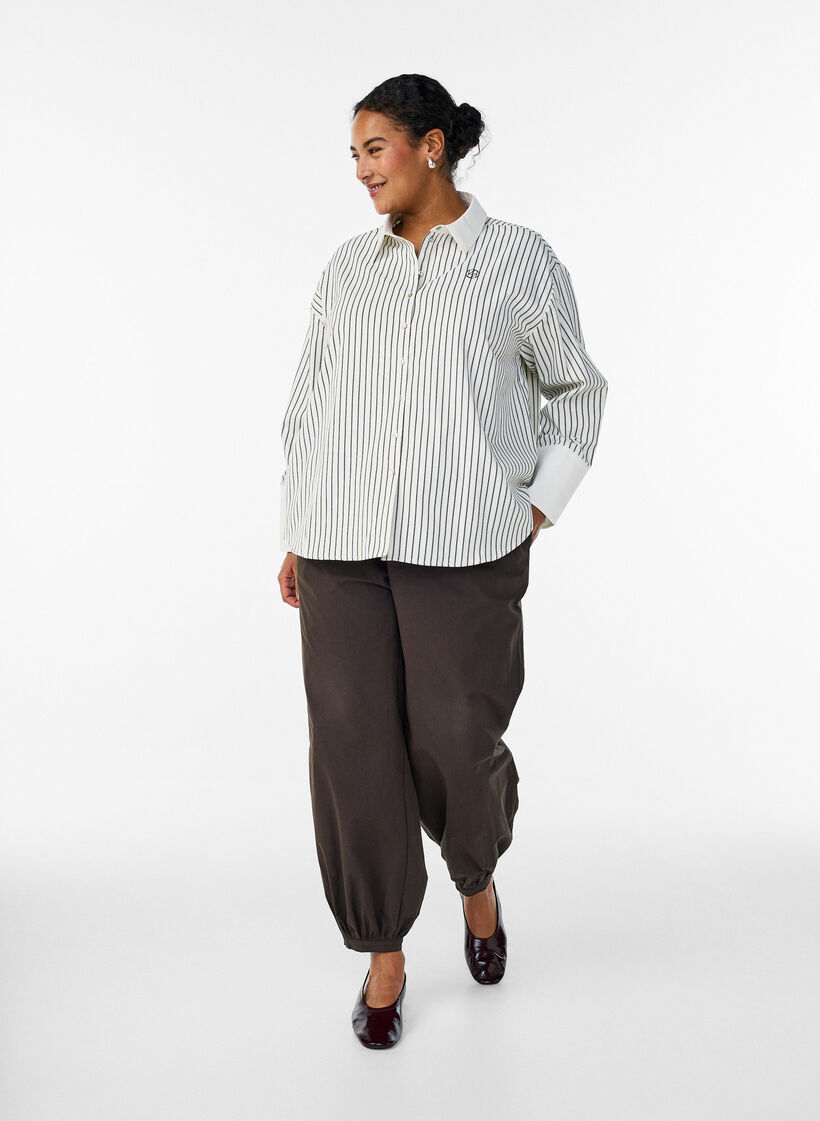Losse gestreepte blouse met brede manchetten, Wit, Model image number 1