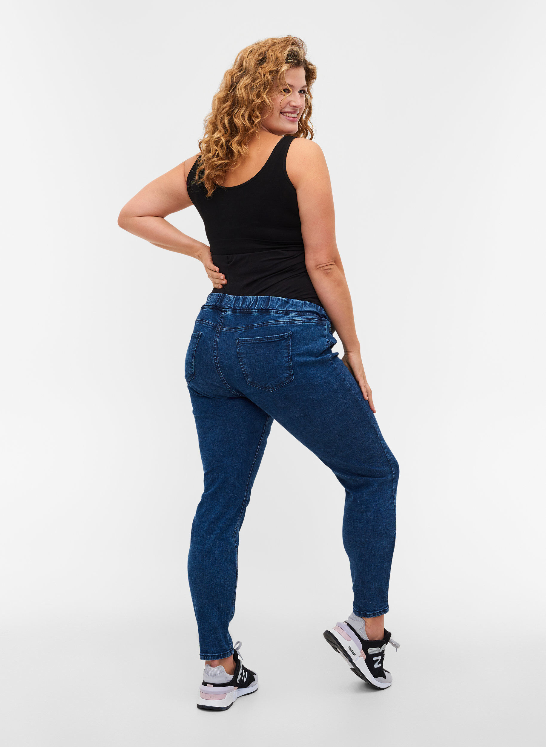 Zwangerschapsjegging met achterzakken, Dark blue, Model