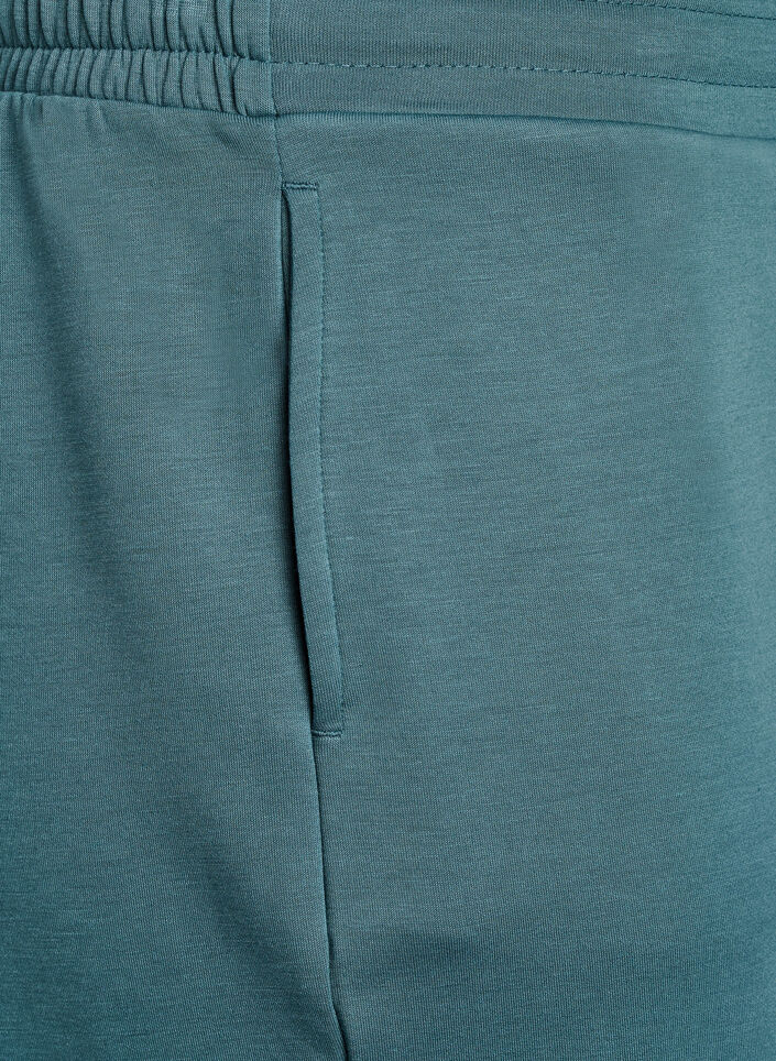 Korte broek van modalmix met zakken, Groen, Packshot image number 2