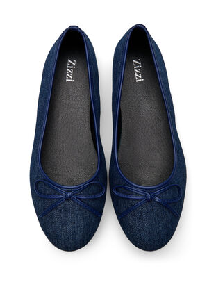 ZizziWide fit - Denim ballerina met strik, Dark Blue Denim, Packshot image number 2