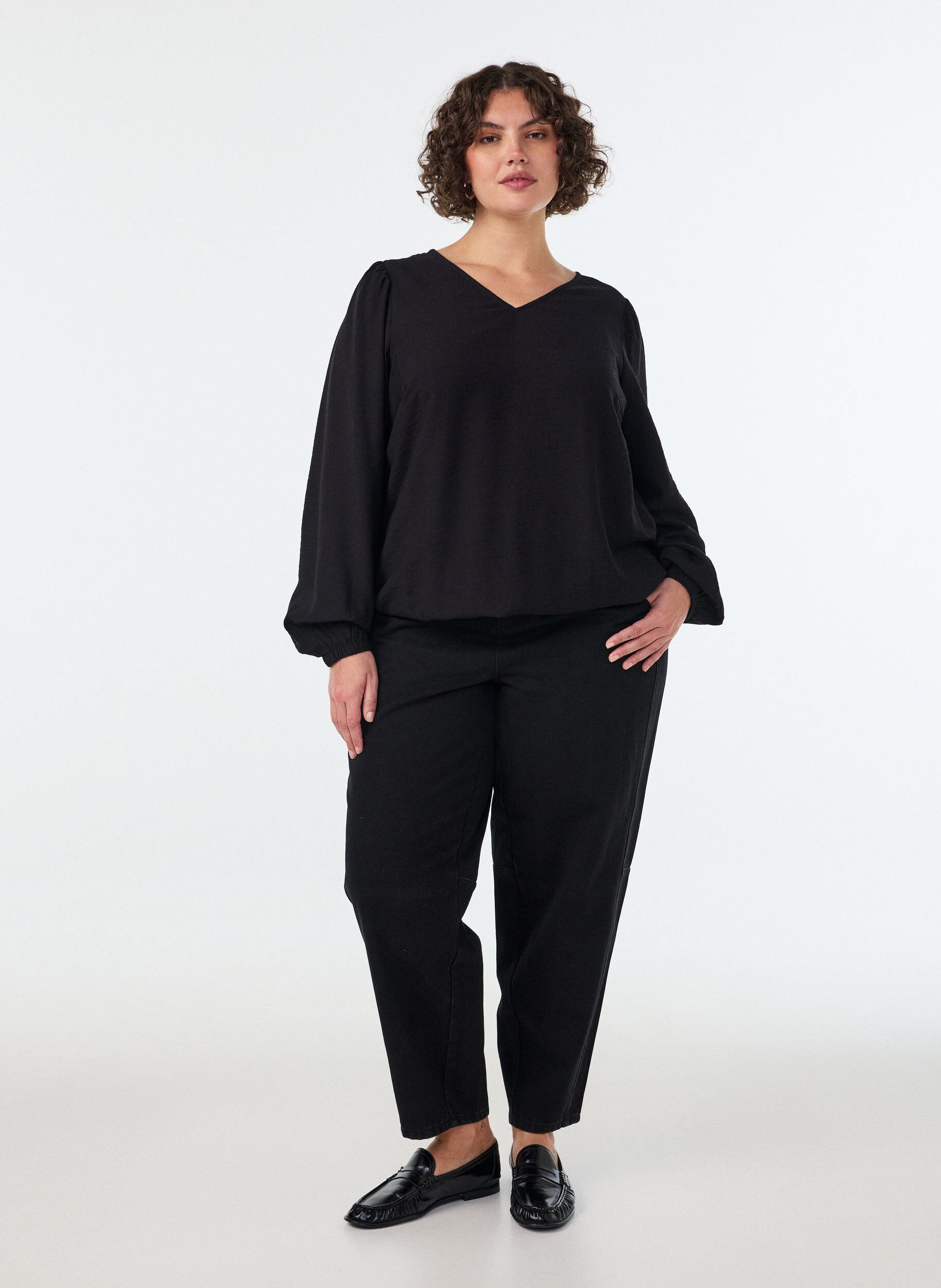 ZizziViscose blouse met V-hals en ballonvormig silhouet, Zwart, Model image number 1