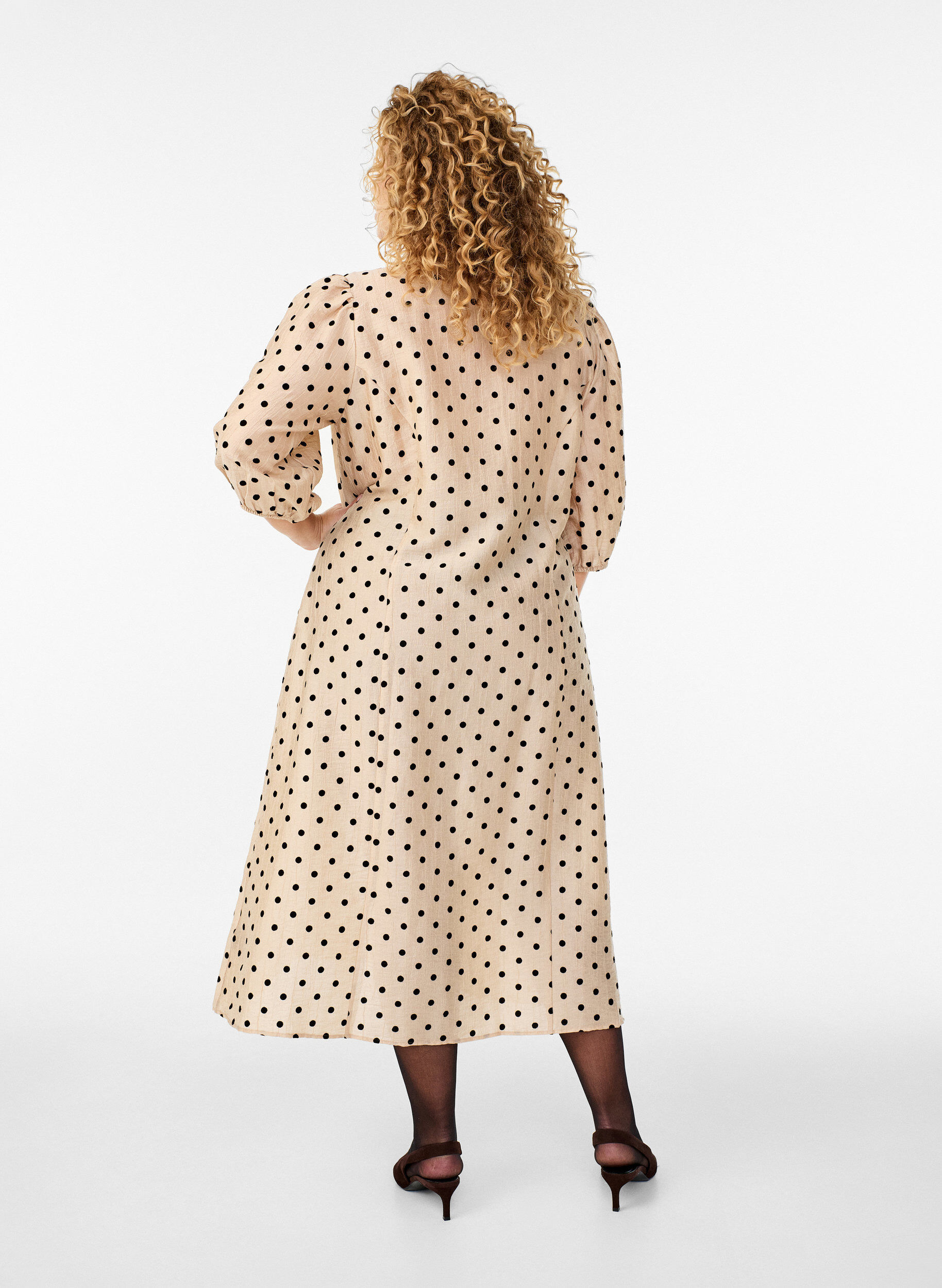 ZizziMidi overhemdjurk met polka dots en 3/4 mouwen, Beige, Model image number 1