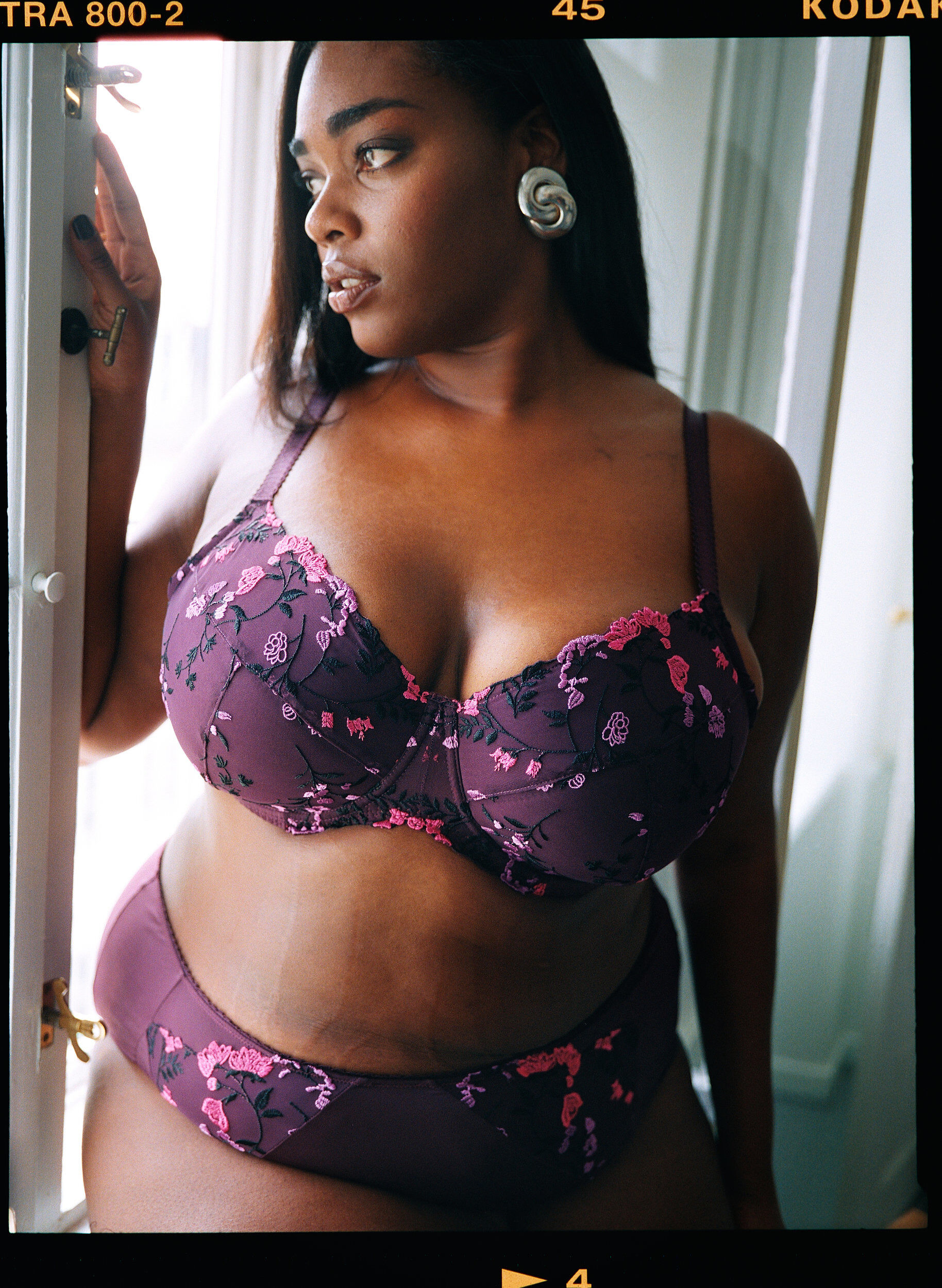 ZizziGewatteerde beha met bloemenborduursel, Paars, Image image number 0