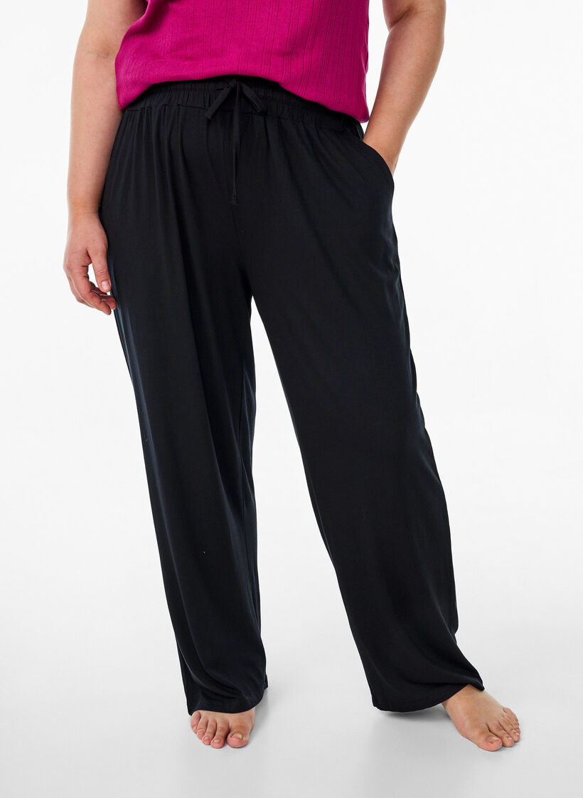 Losse nachtbroek in viscose jersey met zakken, Zwart, Model image number 2