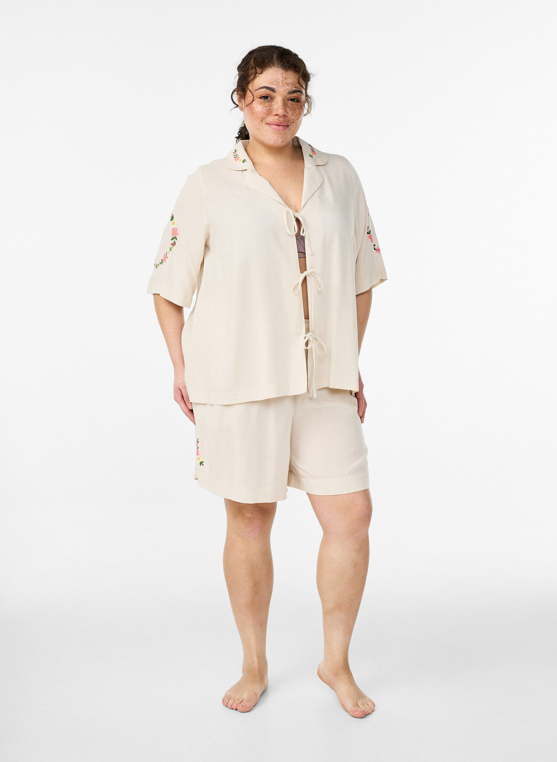 ZizziLosse pyjamashorts in viscose met een high waist, Beige, Model image number 1