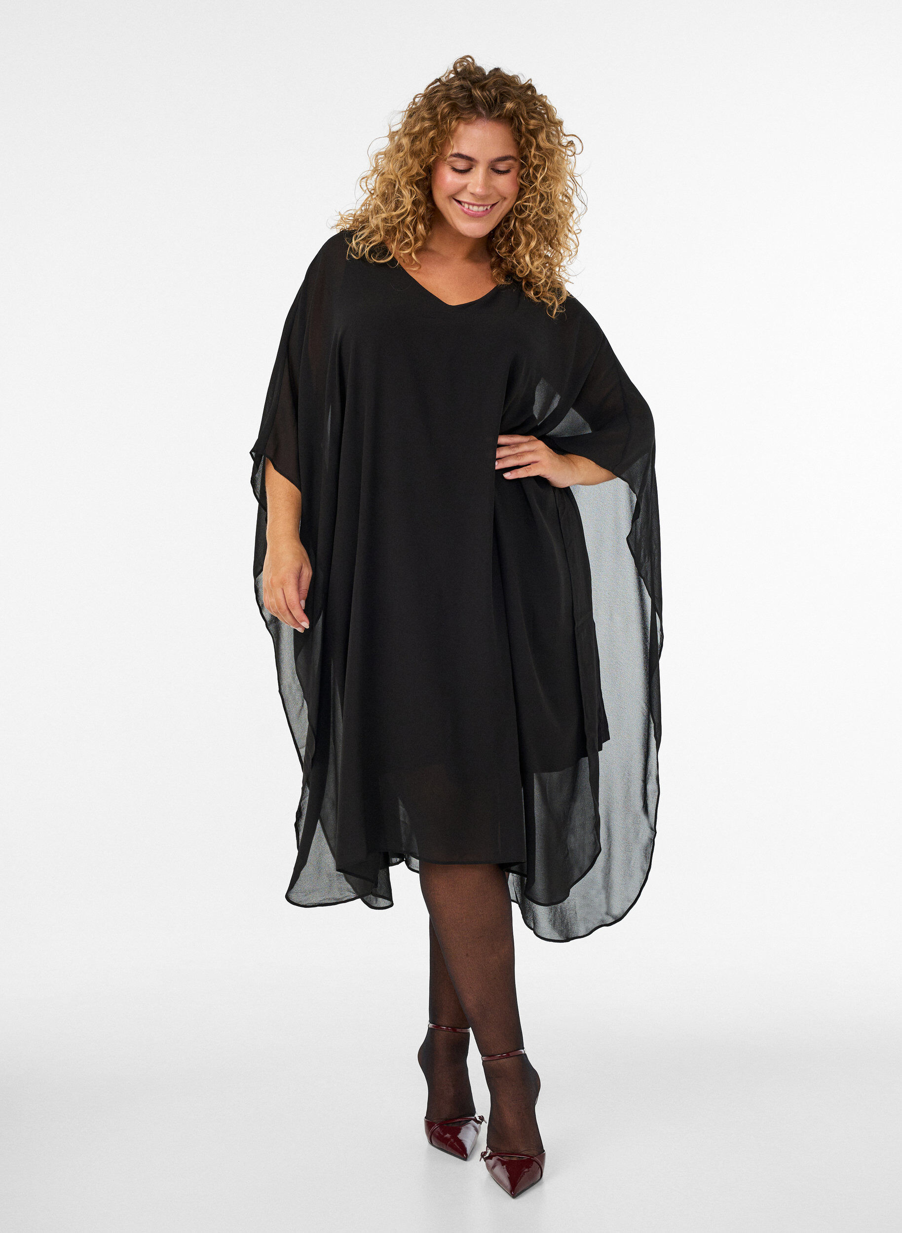 Korte chiffon jurk met V-hals, Zwart, Model
