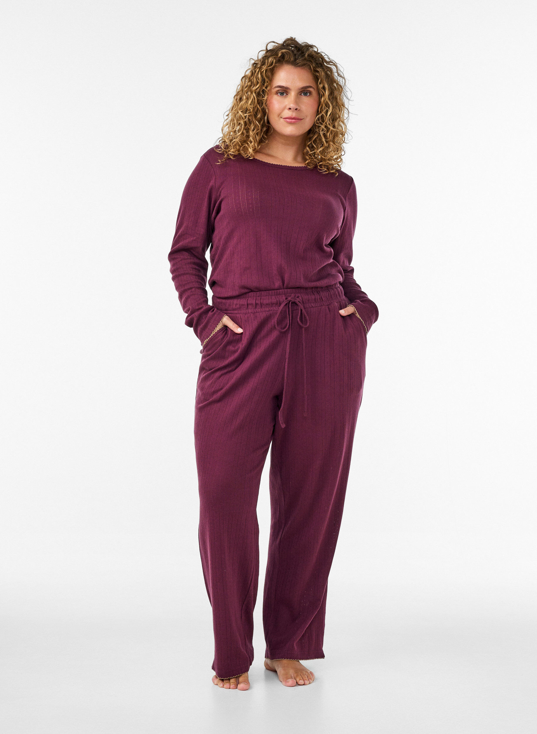 ZizziOrganisch katoenen pyjamatop met oogjesborduurwerk, Donker Bordeaux, Model image number 1