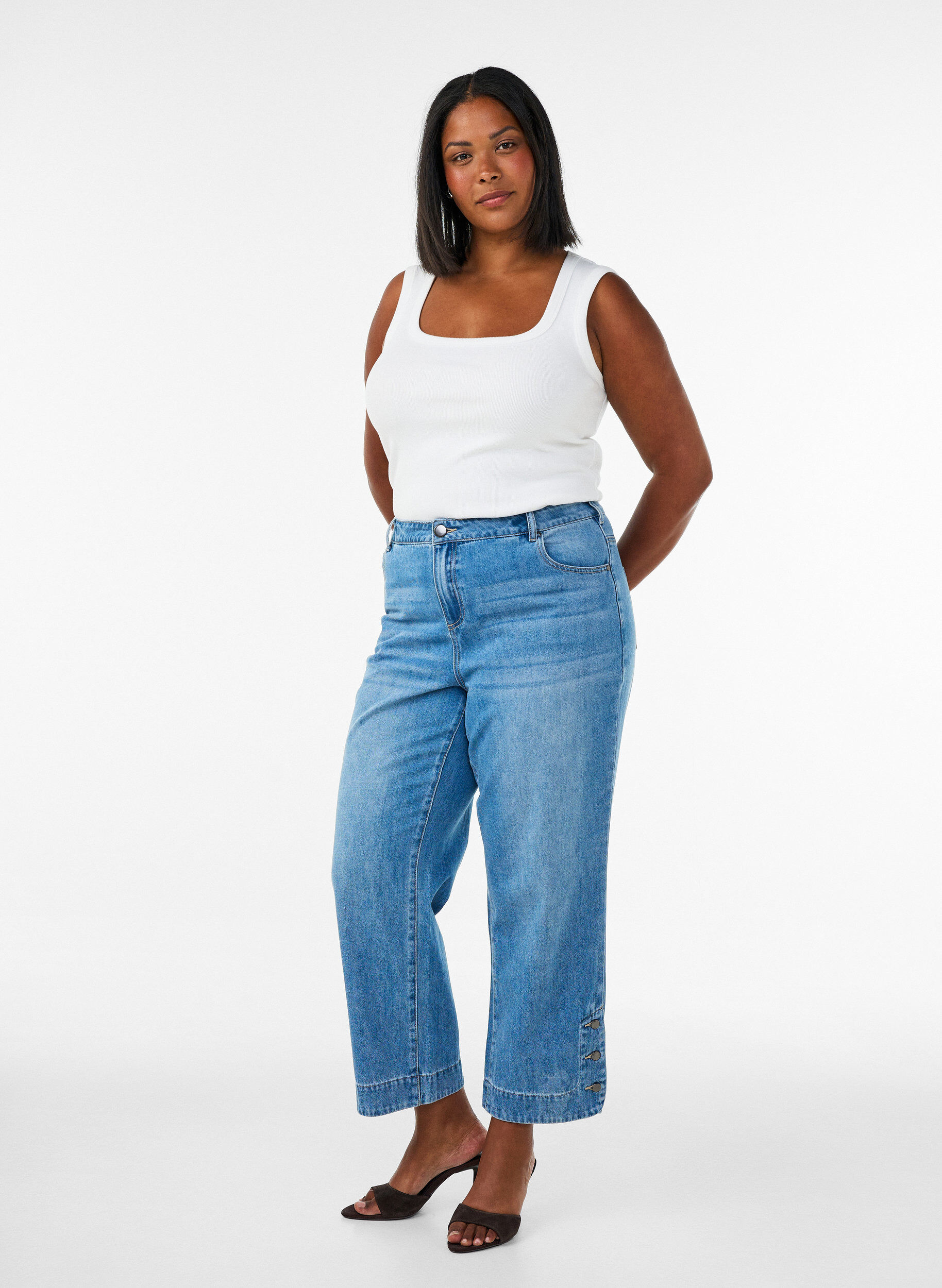 Gecropte Kiana jeans met straight-fit en knoopdetails, Blauw, Model
