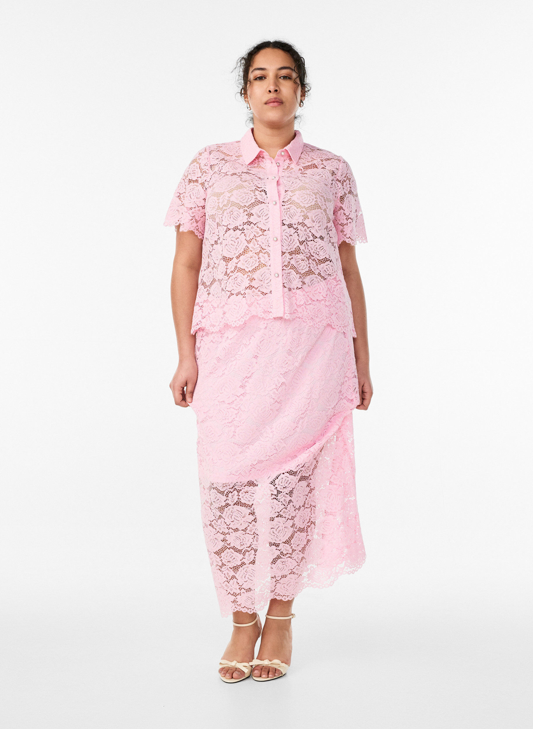 Zizzi Chemisier en dentelle avec boutons perl&eacute;s, Rose, Model image number 1