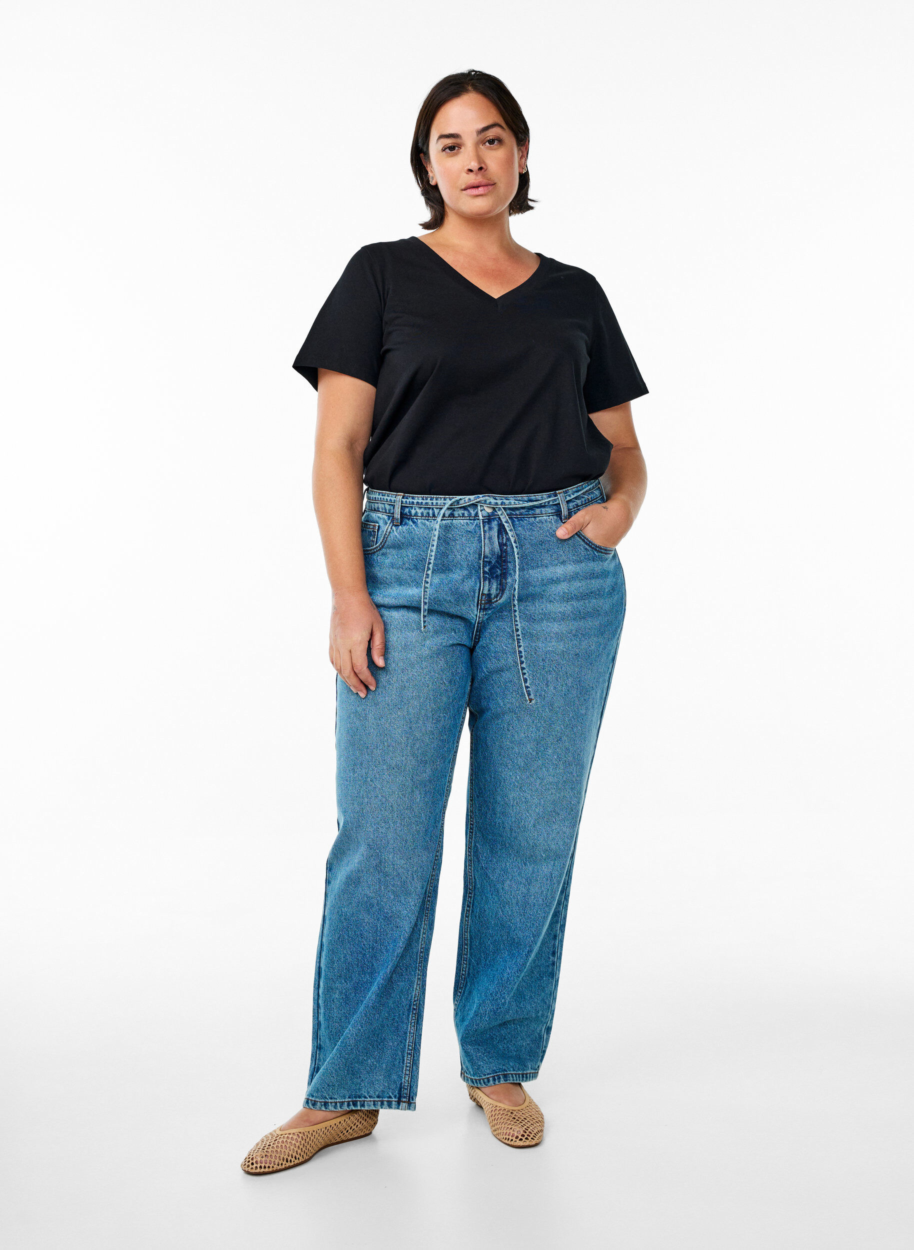 ZizziBasis T-shirt van katoen met een V-hals, Zwart, Model image number 1