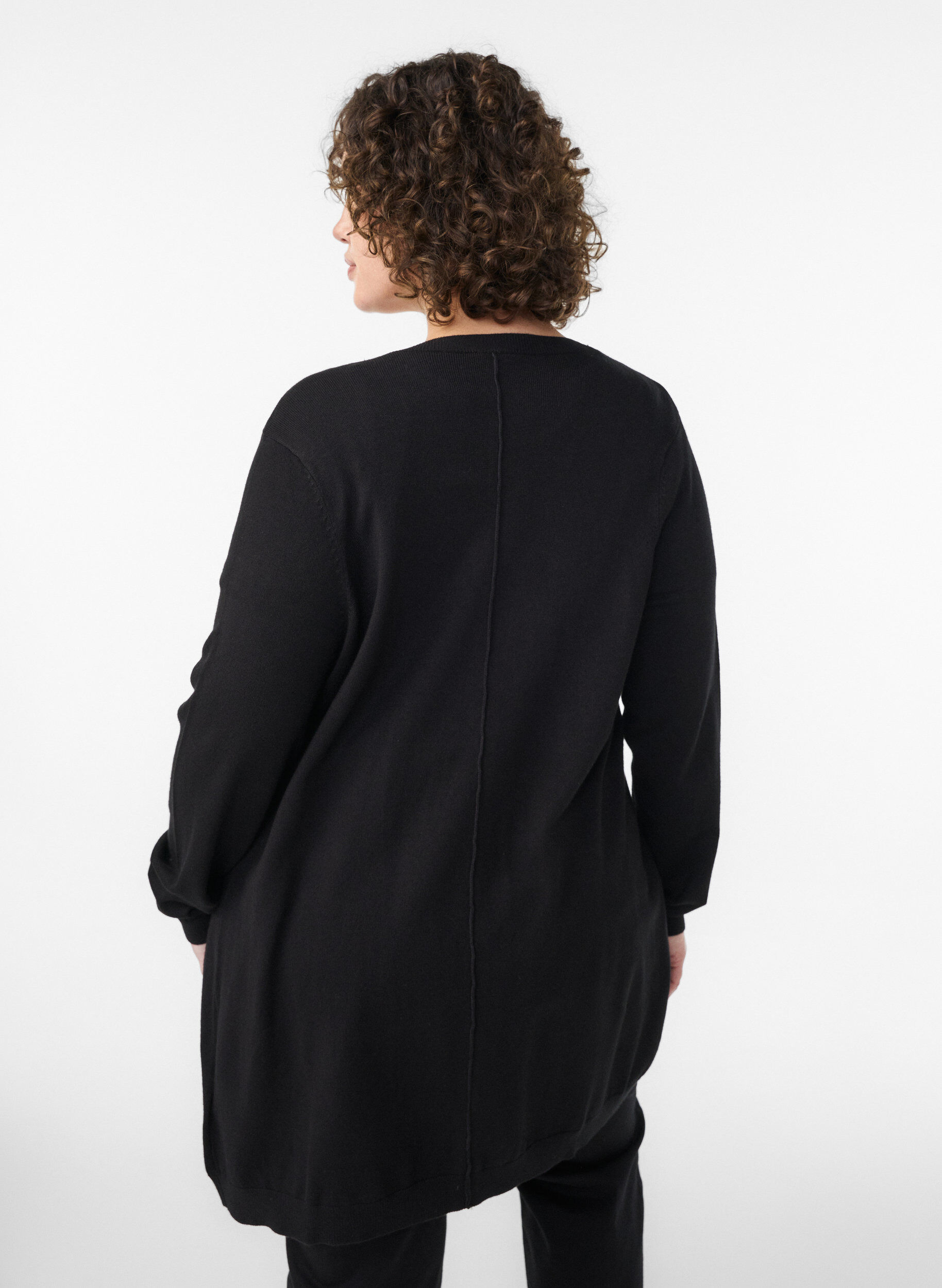 Zizzi Long cardigan tricot&eacute; dans un m&eacute;lange de viscose, Noir, Model image number 2