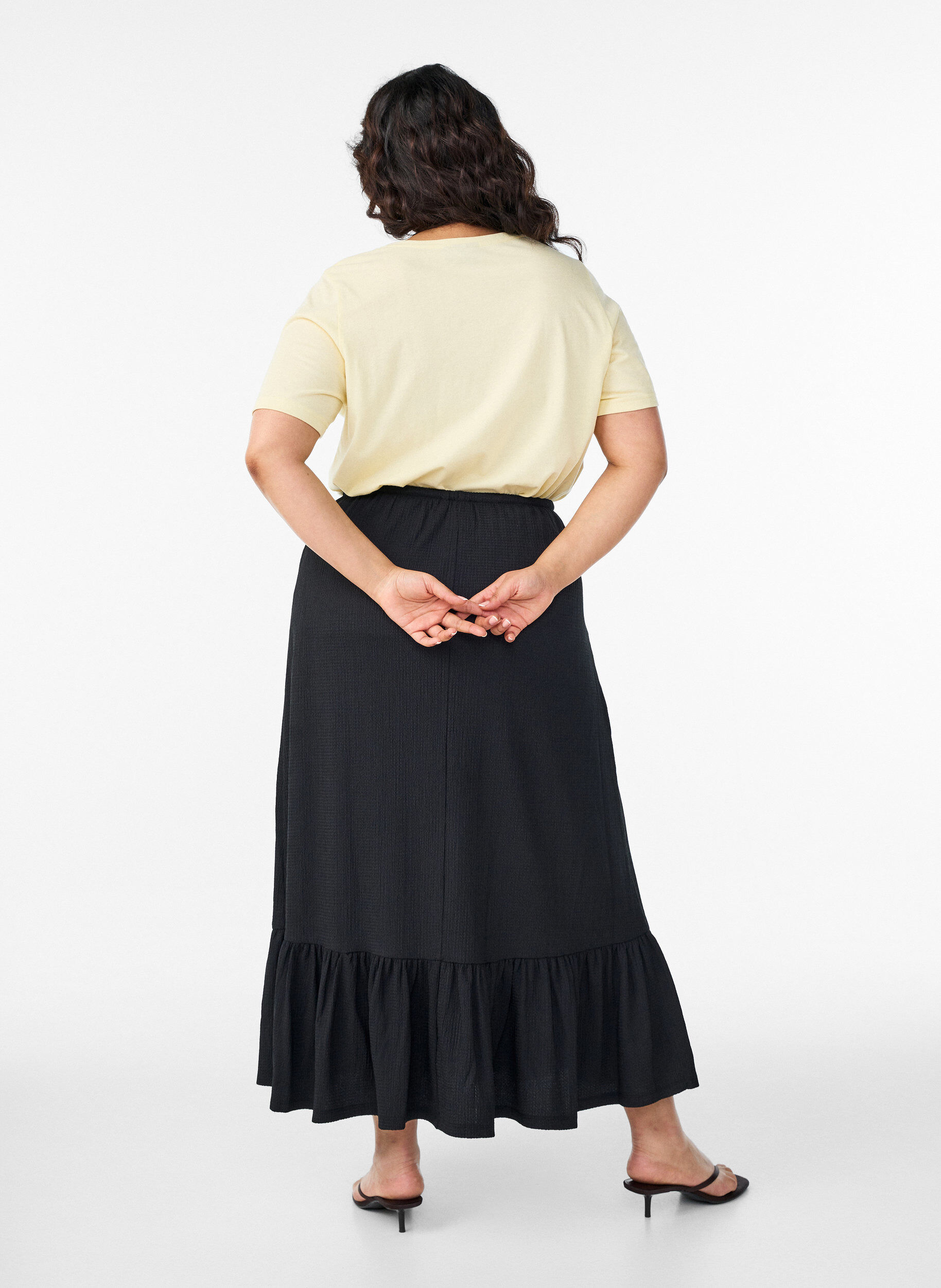 ZizziLange rok met strikceintuur en rucheszoom, Zwart, Model image number 1