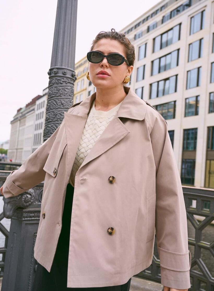 Korte trenchcoat, , Model