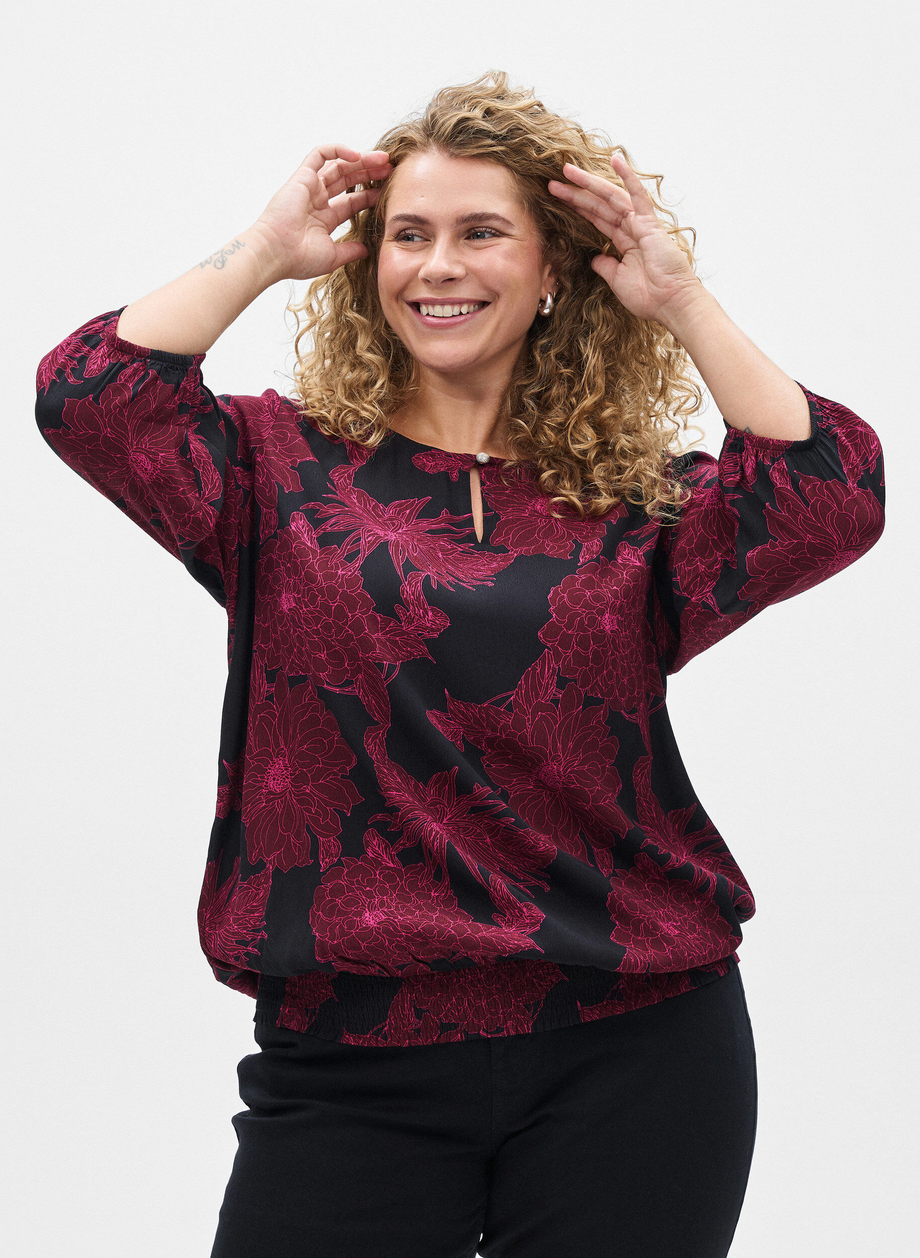 Viscose blouse met bloemenprint en smockwerk, Donker Bordeaux, Model