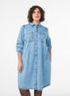 Denimjurk met kersen en borstzakken, Blauw, Model image number 0