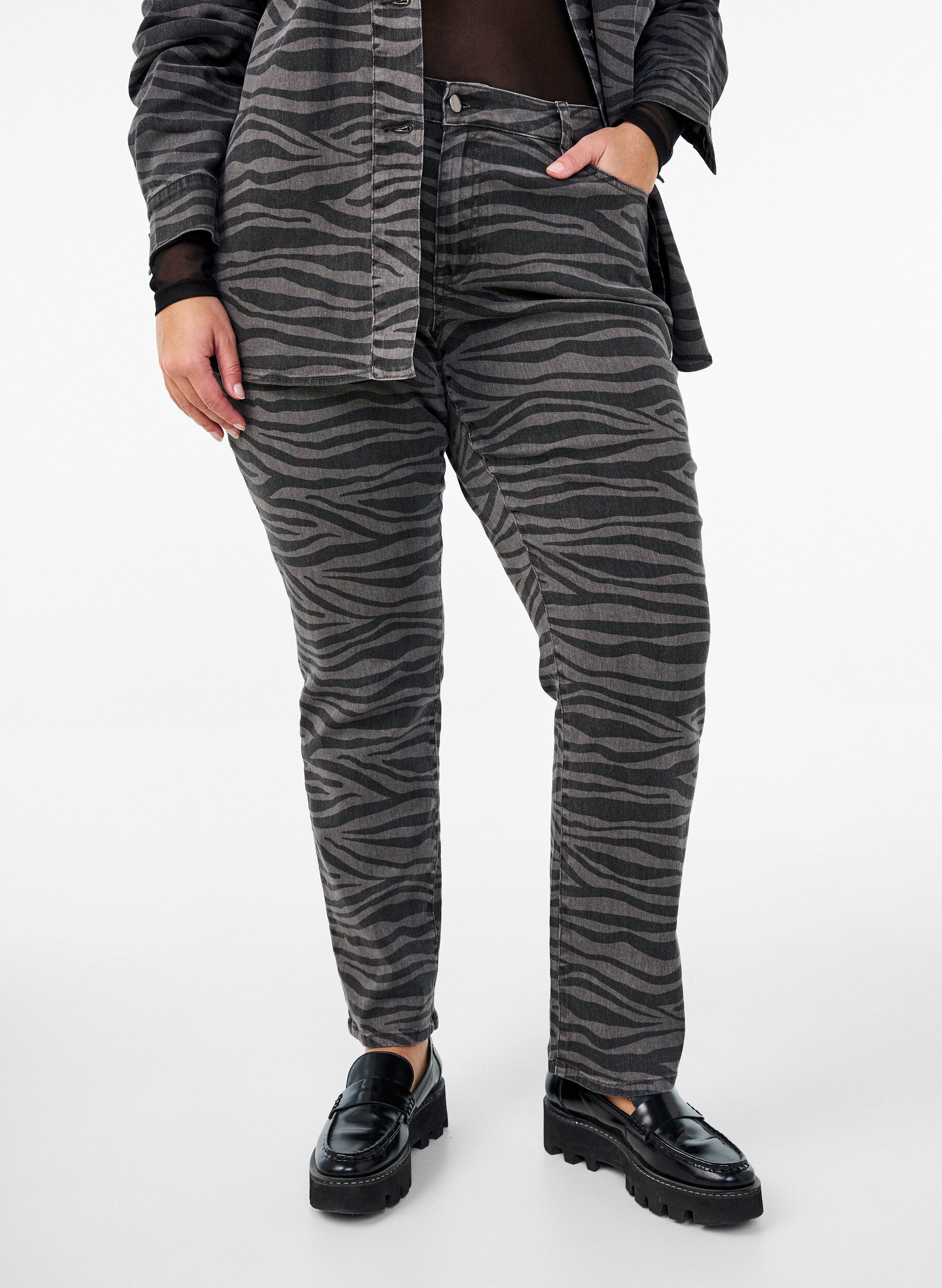 ZizziEmily jeans met zebraprint, Zwart, Model image number 2