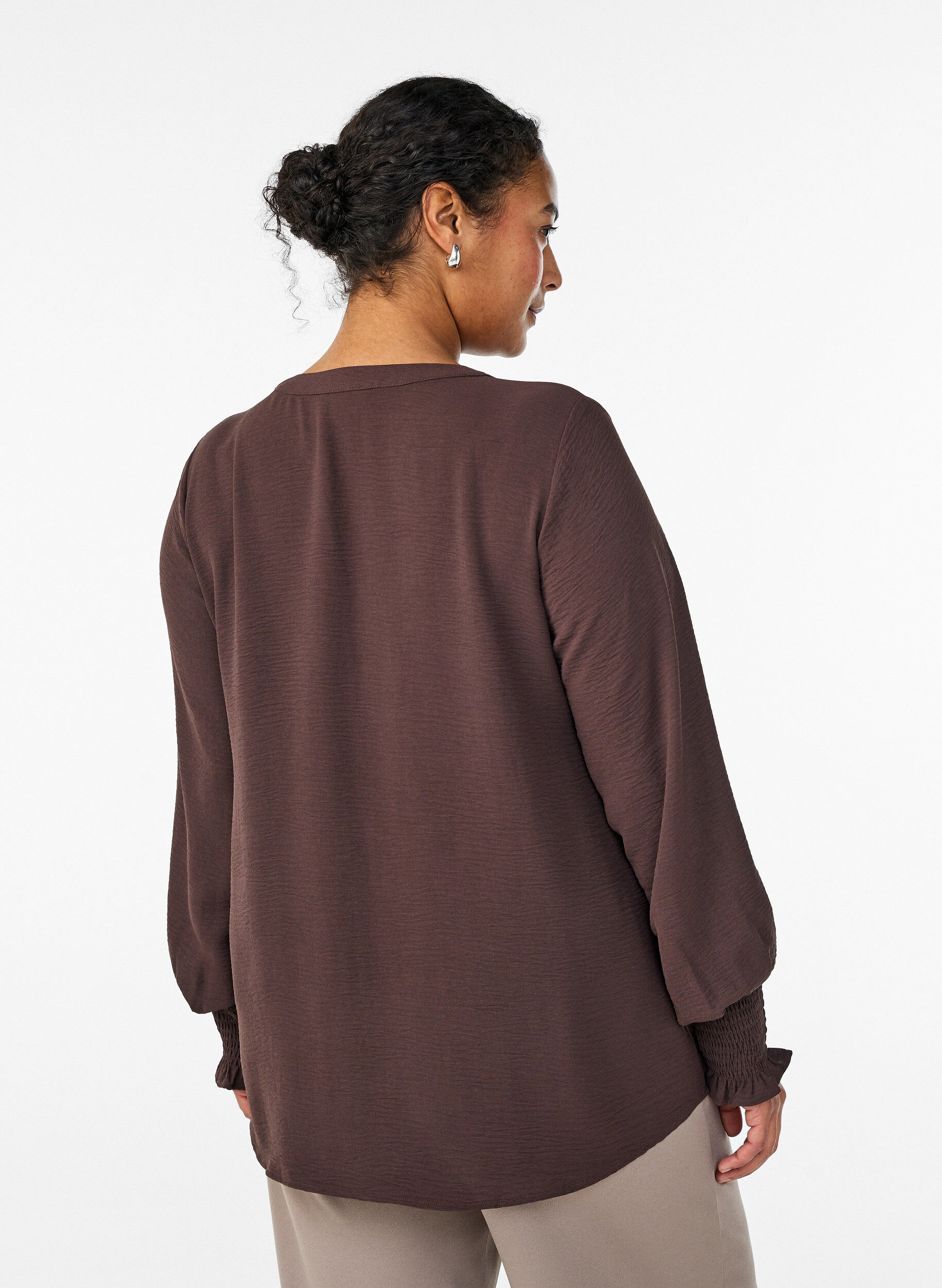 ZizziBlouse met smockmanchetten en V-hals, Bruin, Model image number 2