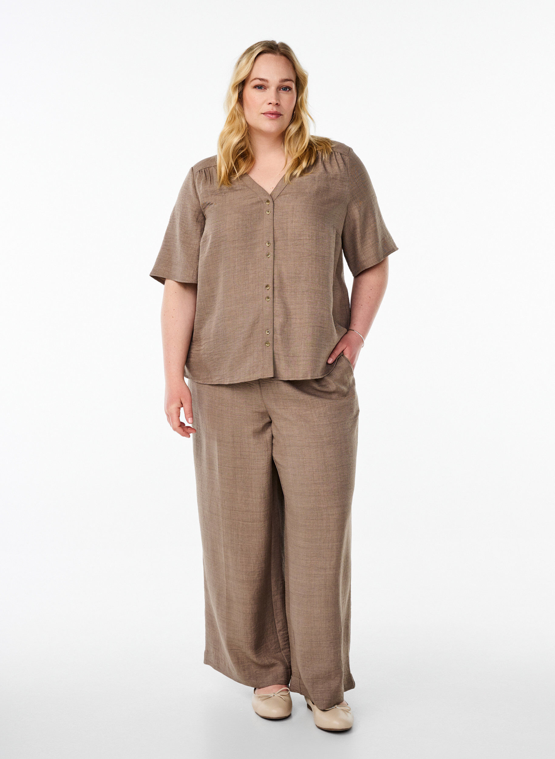 ZizziOverhemd blouse met V-hals en korte mouwen, Bruin, Model image number 1