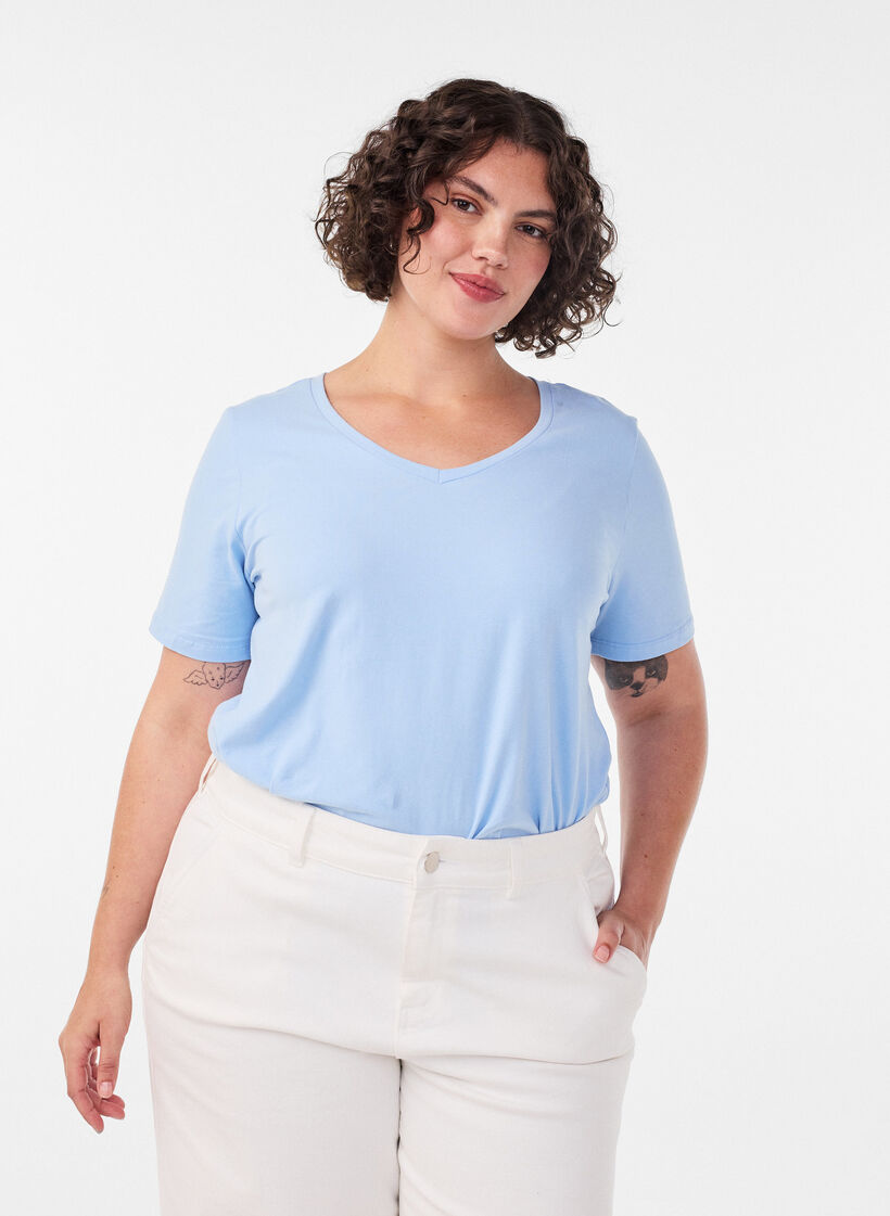 Basic t-shirt in effen kleur met katoen, Blauw, Model image number 0